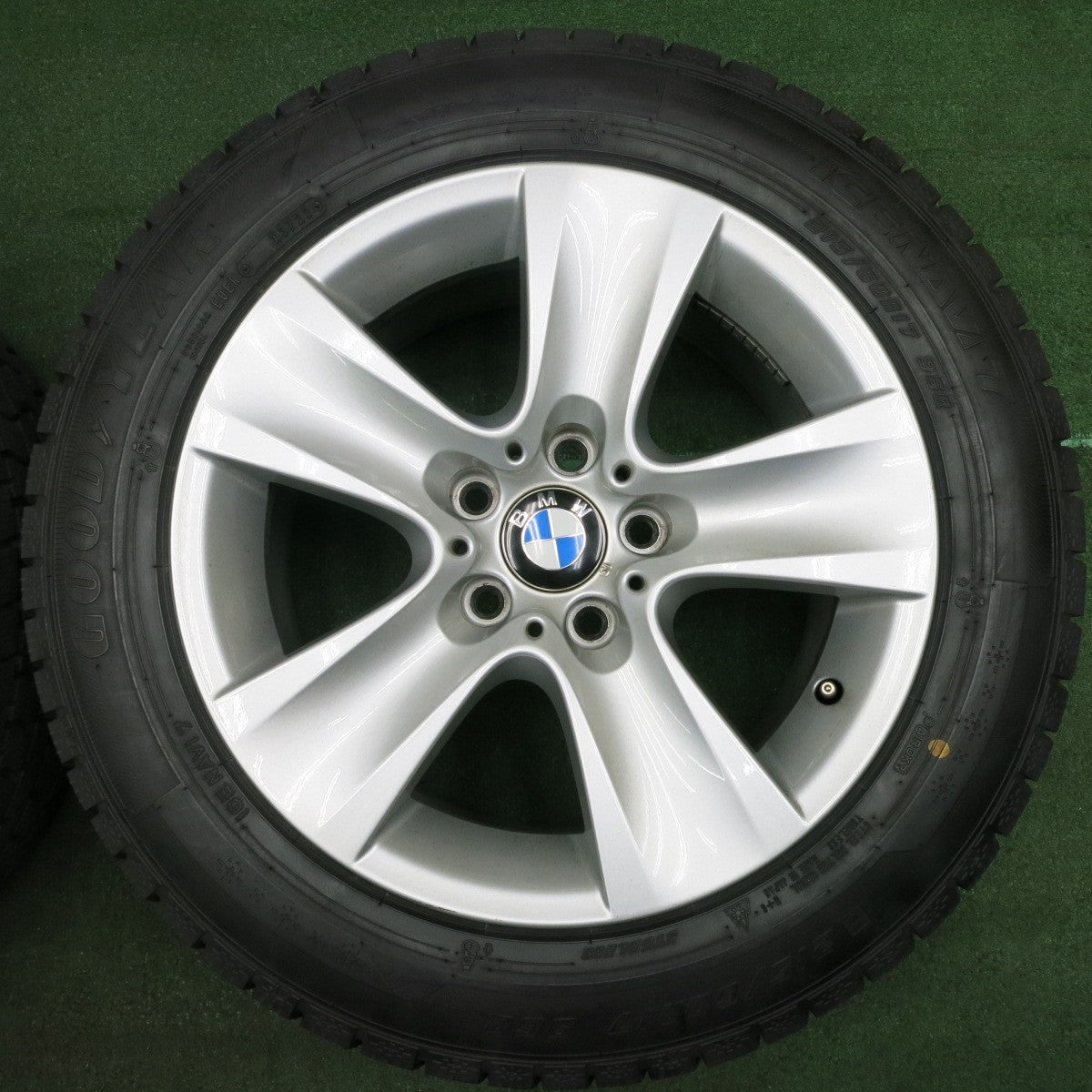 *送料無料* バリ溝！22年！キレイ！ほぼ10分★BMW F10 F11 5シリーズ 純正 215/60R17 スタッドレス グッドイヤー アイスナビ7 17インチ PCD120/5H★4042601NJス