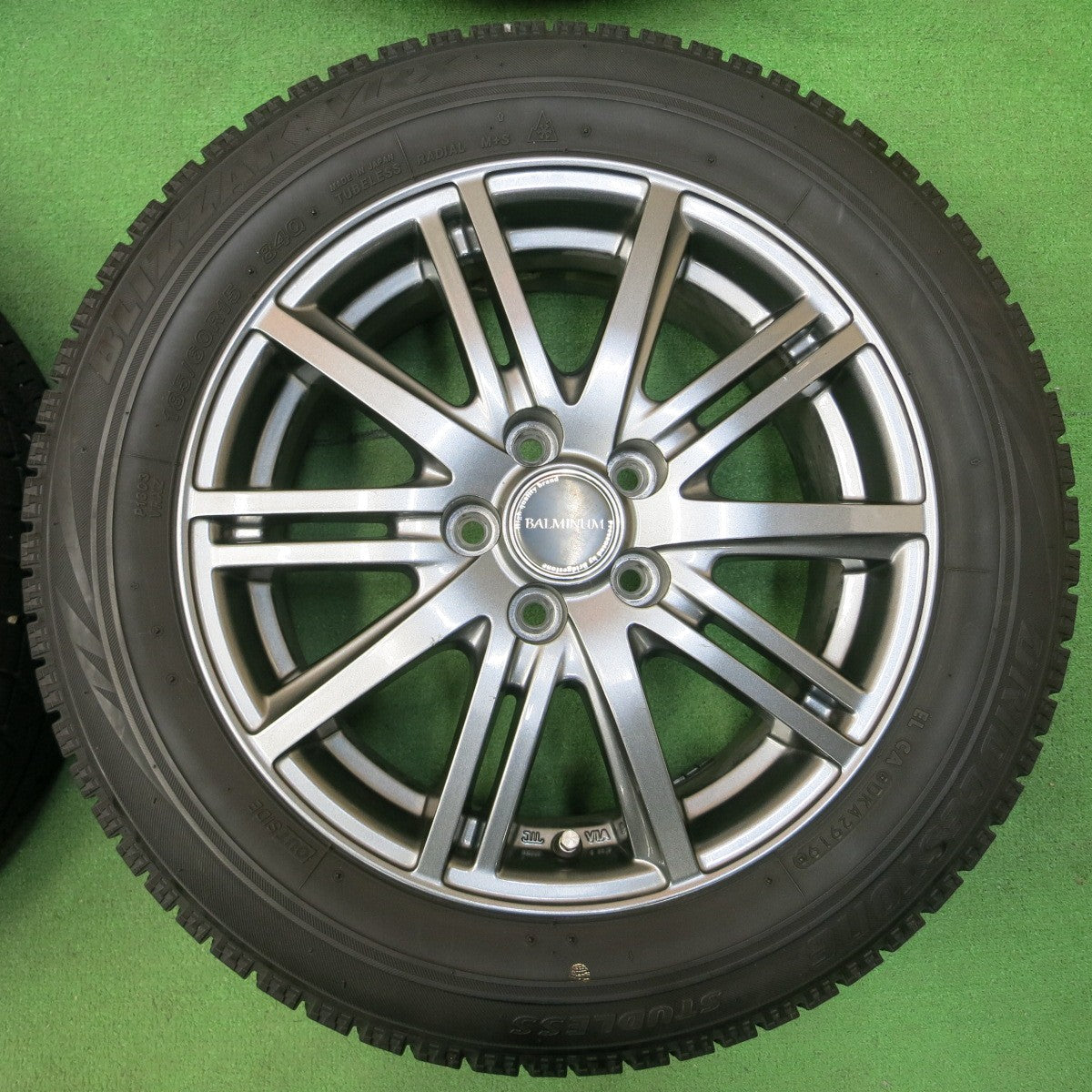 *送料無料* バリ溝！9分★スタッドレス 185/60R15 ブリヂストン ブリザック VRX BALMINUM バルミナ 15インチ PCD100/5H★4041005イス