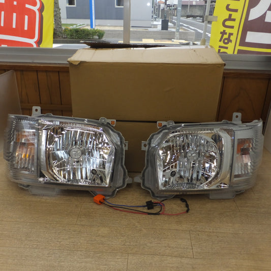 [送料無料] ★トヨタ TOYOTA 純正 ハイエース ヘッドライト 5型 KOITO 26-131 LEDバルブ付き 左 右 セット★