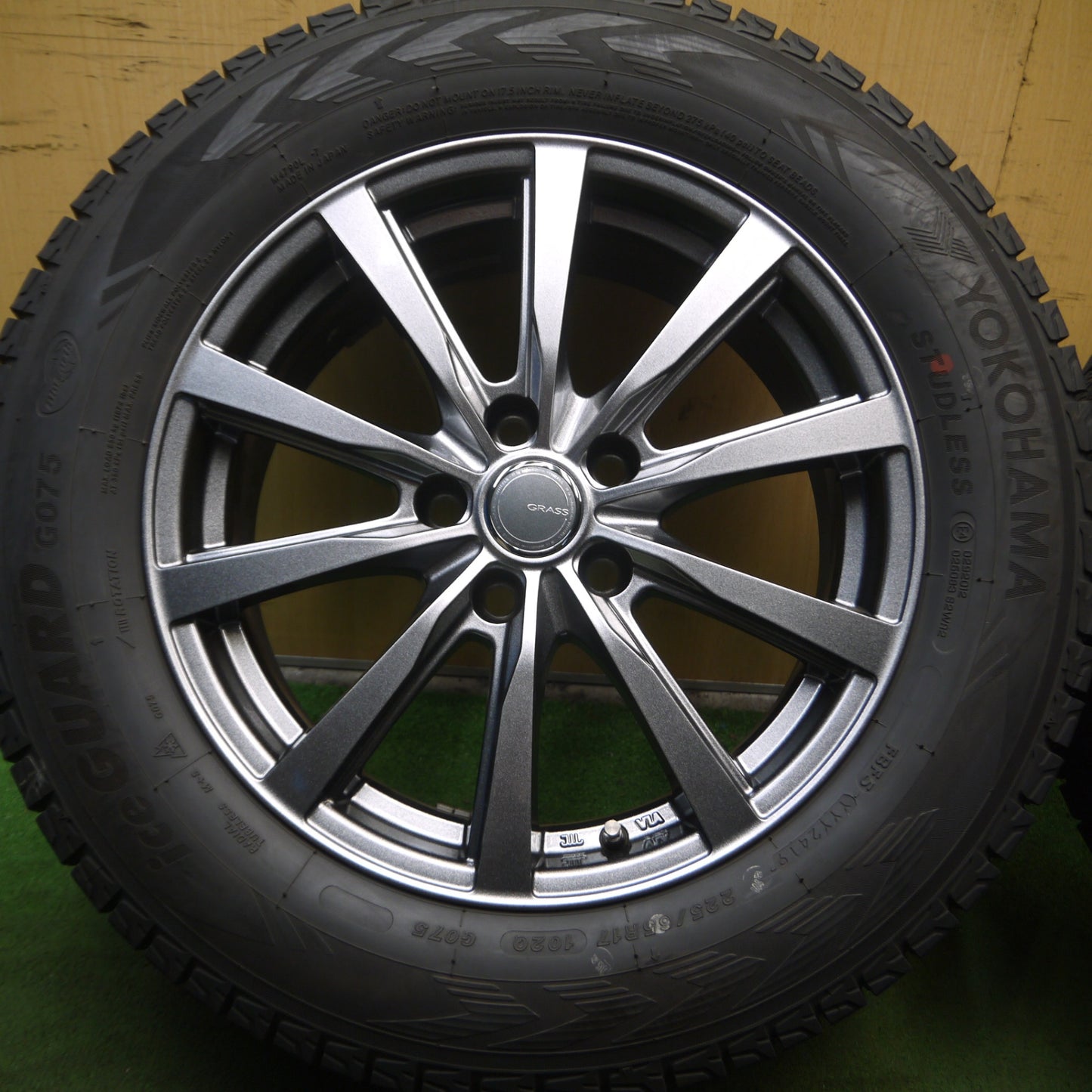 *送料無料* バリ溝！キレイ！9.5分★スタッドレス 225/65R17 ヨコハマ アイスガード G075 GRASS グラス 17インチ PCD114.3/5H★4072405Hス