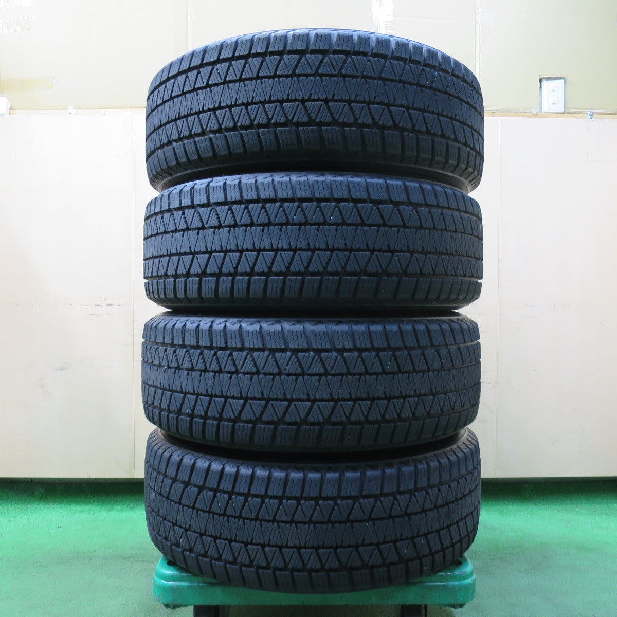 [送料無料] バリ溝！20年！キレイ！9分★XV等 225/60R17 スタッドレス ブリヂストン ブリザック DM-V3 ECO FORME エコフォルム 17インチ PCD100/5H★4112605イス