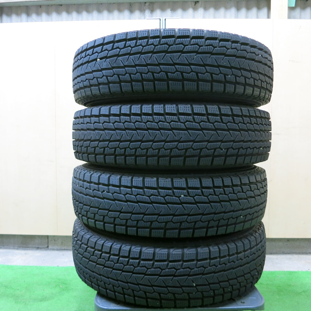 *送料無料* バリ溝！キレイ！8.5分★スタッドレス 175/80R15 ヨコハマ アイスガード G075 MUD CLIFF マッドクリフ 15インチ PCD114.3/5H★4062904ナス