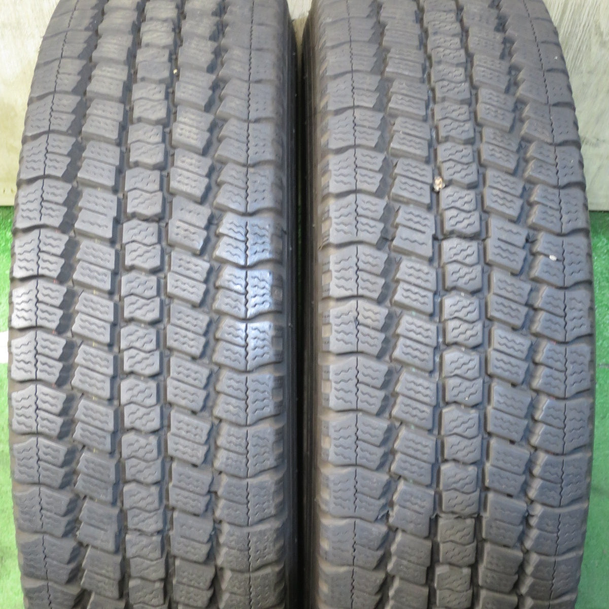 送料無料* バリ溝！8.5分☆トラック タイヤ 225/70R16 117/115N