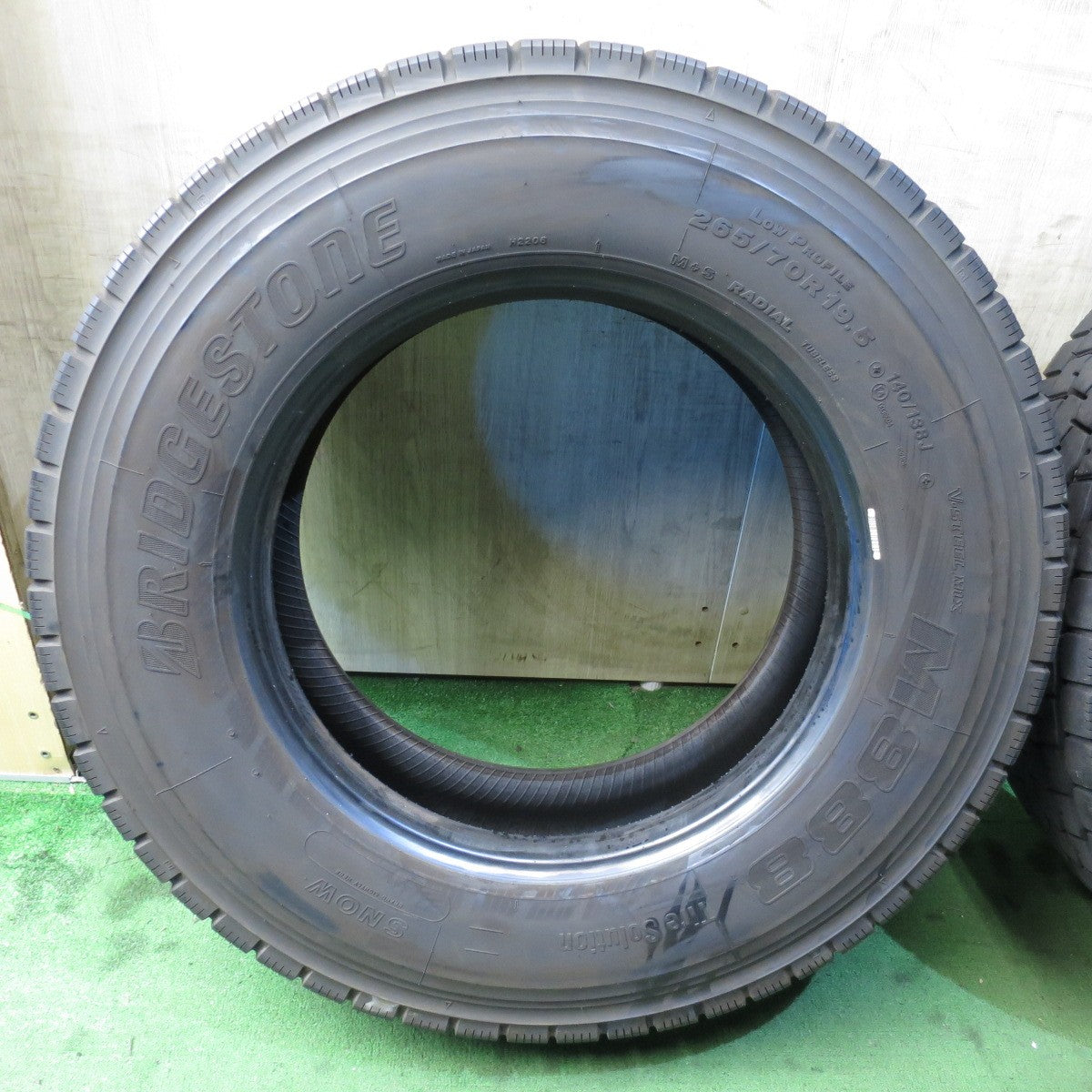 *送料無料* バリ溝！23年！9分★トラック タイヤ 265/70R19.5 140/138J ブリヂストン M888 ミックス 19.5インチ★4032703クスタ