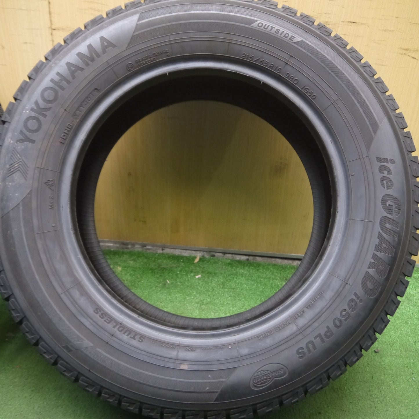 *送料無料* バリ溝！9.5分以上★スタッドレス 215/65R16 ヨコハマ アイスガード iG50 プラス 16インチ エスティマ アルファード CH-R ヤリスクロス 等★4042212Hスタ