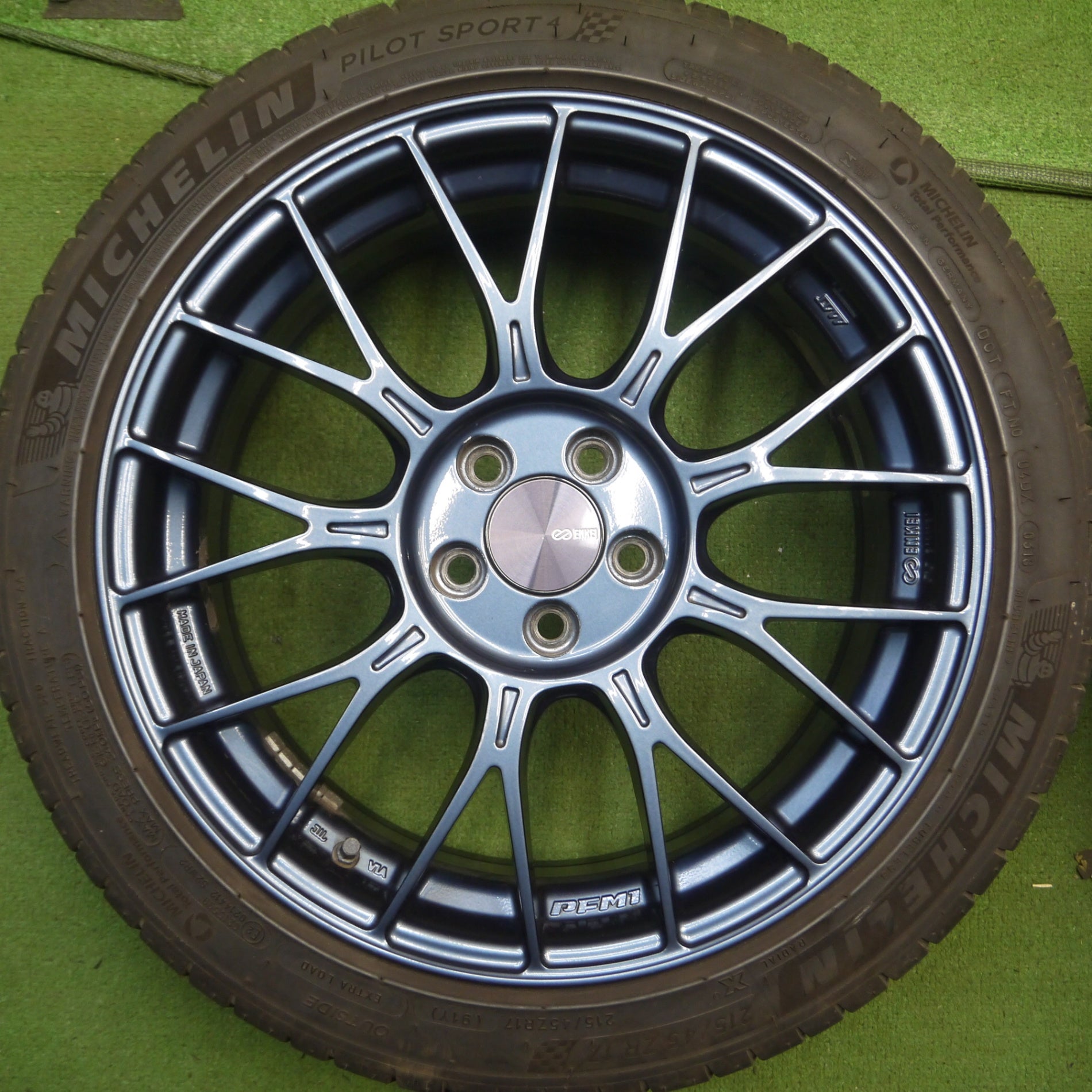 *送料無料* キレイ★86 BRZ 等 ENKEI PFM1 215/45R17 ミシュラン パイロットスポーツ4 エンケイ 17インチ  PCD100/5H★4032609Hノ