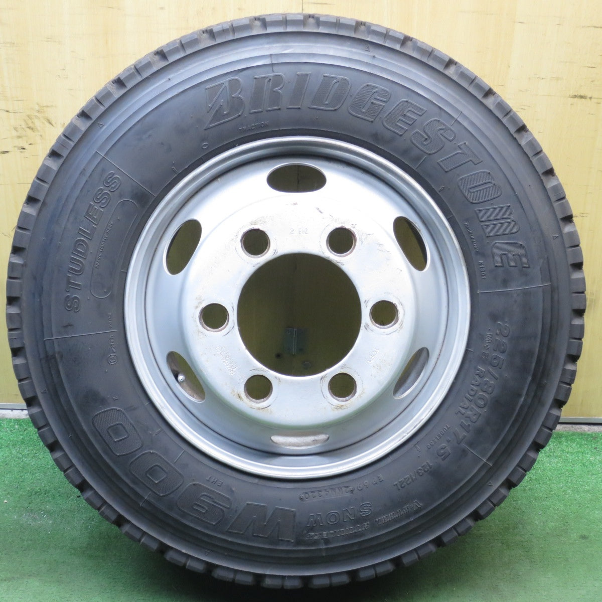 *送料無料* バリ溝！20年！8.5分★トラック タイヤ 225/80R17.5 123/122L ブリヂストン W900 TOPY スチール 135-9TCS 17.5インチ PCD222.25/6H★4050401クス