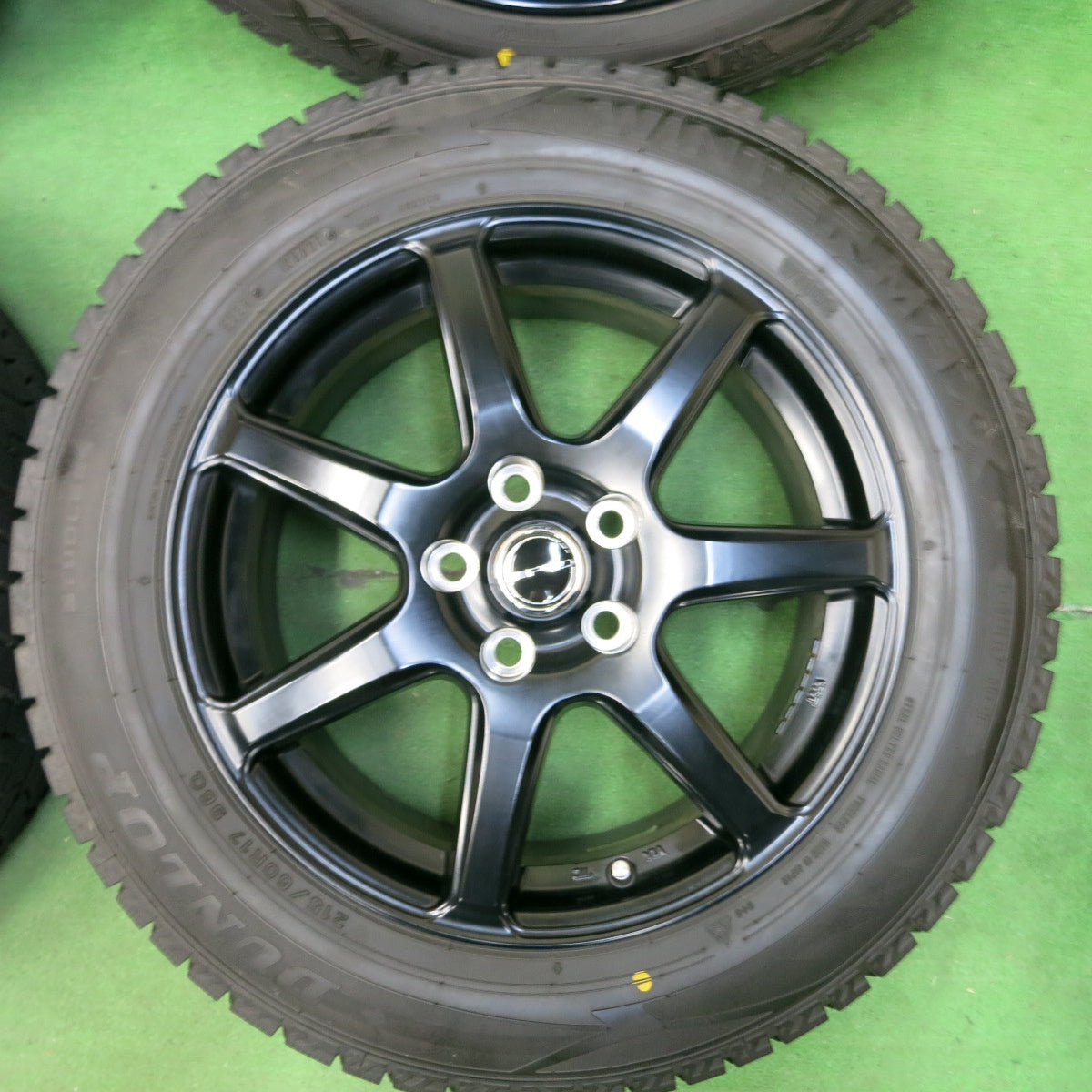 *送料無料* バリ溝！21年！キレイ！9.5分以上★スタッドレス 215/60R17 ダンロップ ウインターマックス WM02 PRD 17インチ PCD114.3/5H★4082005SYス