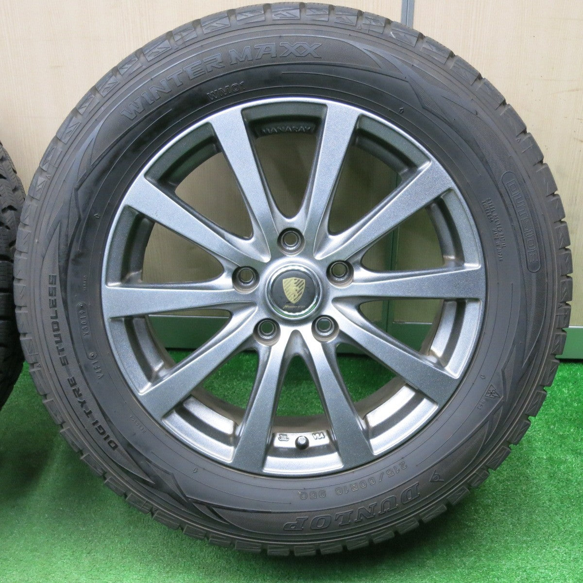 [送料無料] キレイ★スタッドレス 215/60R16 ダンロップ ウインターマックス WM01 MANARAY SPORT マナレイ 16インチ PCD114.3/5H★4121405NJス