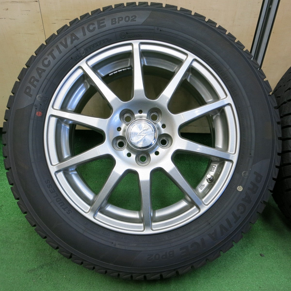 *送料無料* 超バリ溝！23年！ほぼ10分★スタッドレス 185/65R15 プラクティバ アイス BP02 STRANGER ストレンジャー 15インチ PCD100/5H★4051403イス