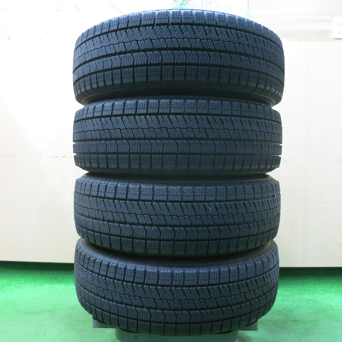 *送料無料* バリ溝！キレイ！9.5分★スタッドレス 195/65R16 ブリヂストン ブリザック VRX2 BALMINUM バルミナ 16インチ  PCD100/4H★4040614イス