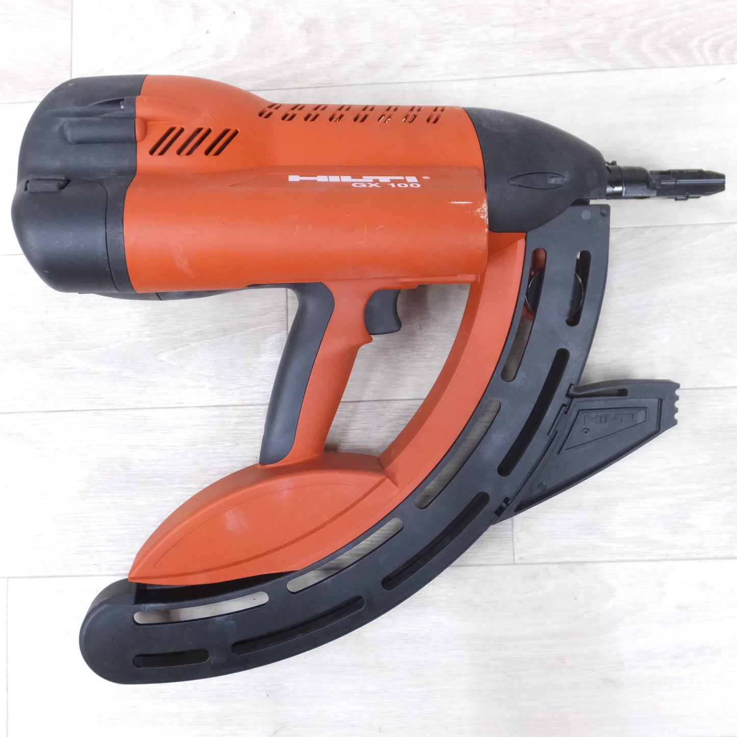 [送料無料] 付属品付き◆ヒルティ HILTI ガス式 鋲打機 ガス ネイラ GX100 釘打機 ガス銃 マガジン ケース ガス抜き ピン 等 現状品◆