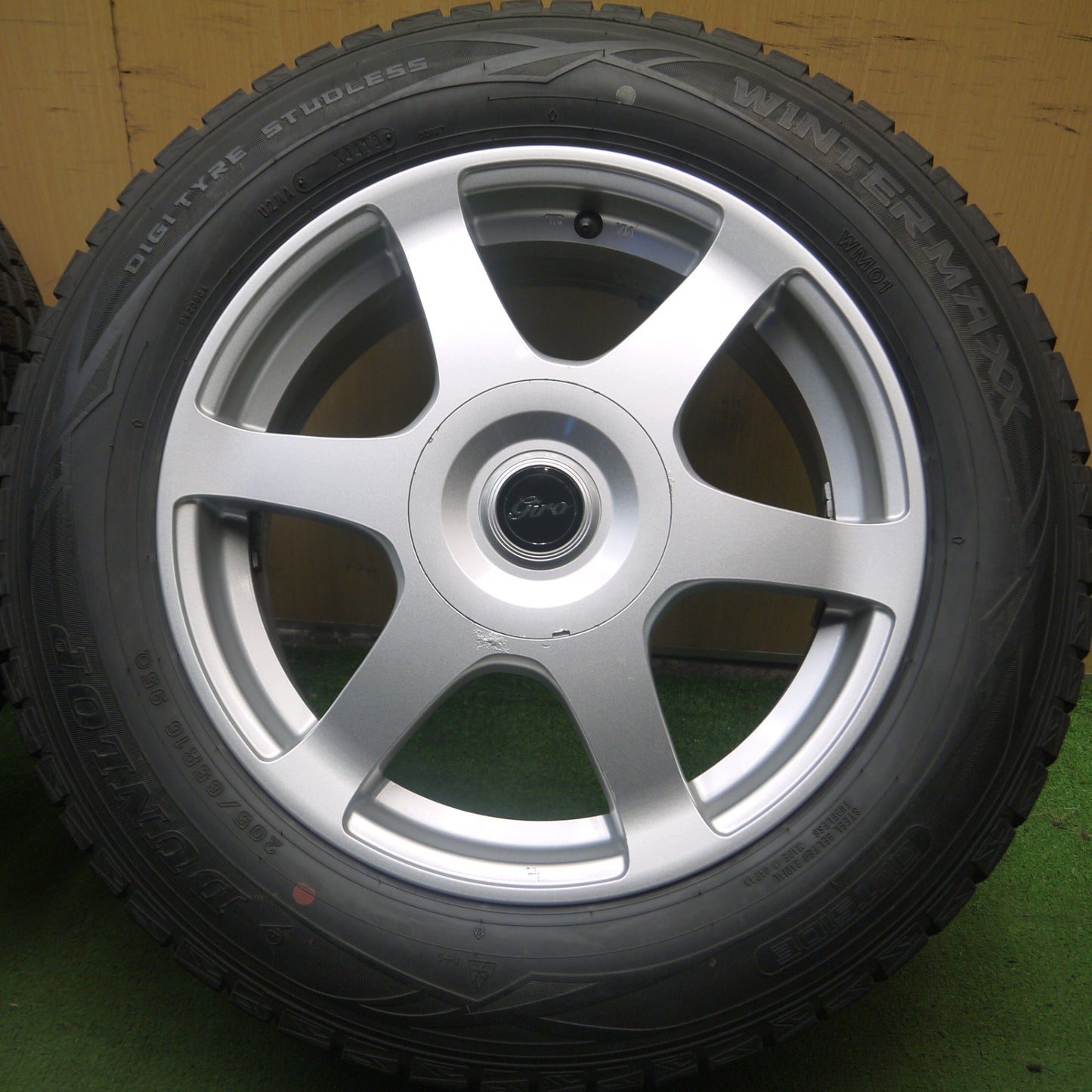 *送料無料* 4本価格★スタッドレス 205/65R16 ダンロップ ウインターマックス WM01 giro ギロ 16インチ PCD100 114.3/5H マルチ★4052007Hス