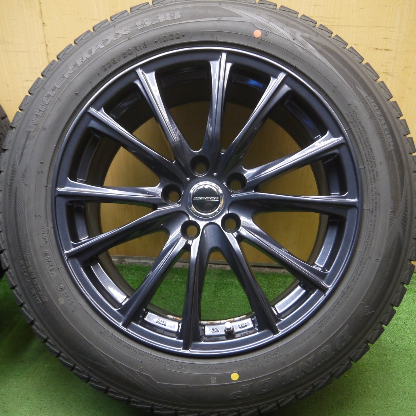 *送料無料* バリ溝！20年！キレイ！9.5分以上★レクサス NX等 225/60R18 スタッドレス ダンロップ ウインターマックス SJ8 WAREN ヴァーレン PCD114.3/5H★4070107Hス