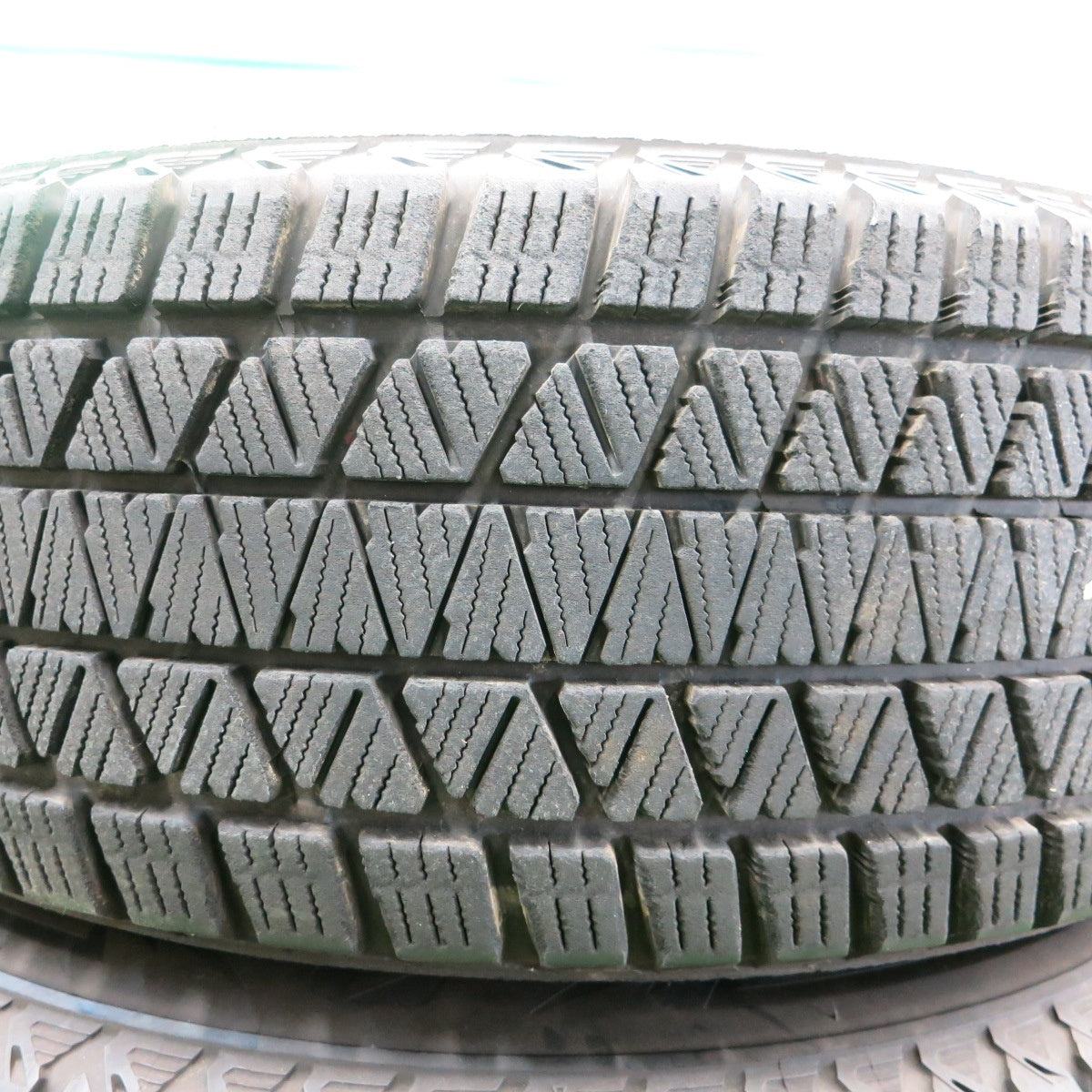 *送料無料* バリ溝！キレイ！9分★スタッドレス 225/65R17 ブリヂストン ブリザック DM-V3 Exceeder エクシーダー 17インチ PCD114.3/5H★4042201ナス