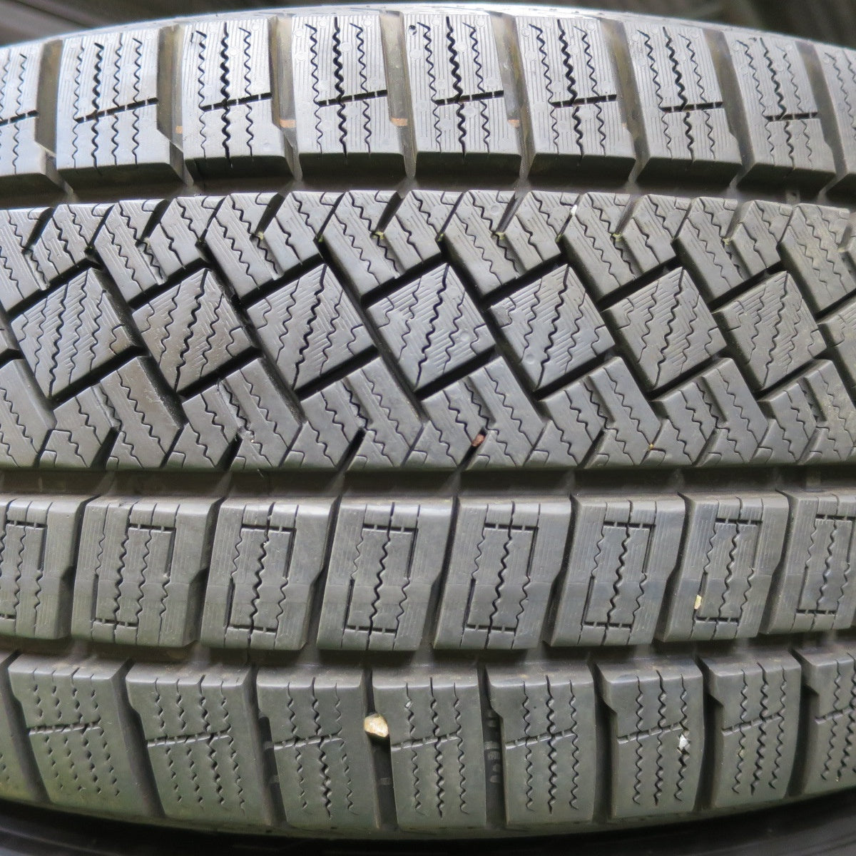 *送料無料* バリ溝！22年！キレイ！9.5分以上★ワーゲン 等 AGA TAS 215/60R16 スタッドレス ピレリ アイスゼロ アシンメトリコ PCD112/5H★4062205イス