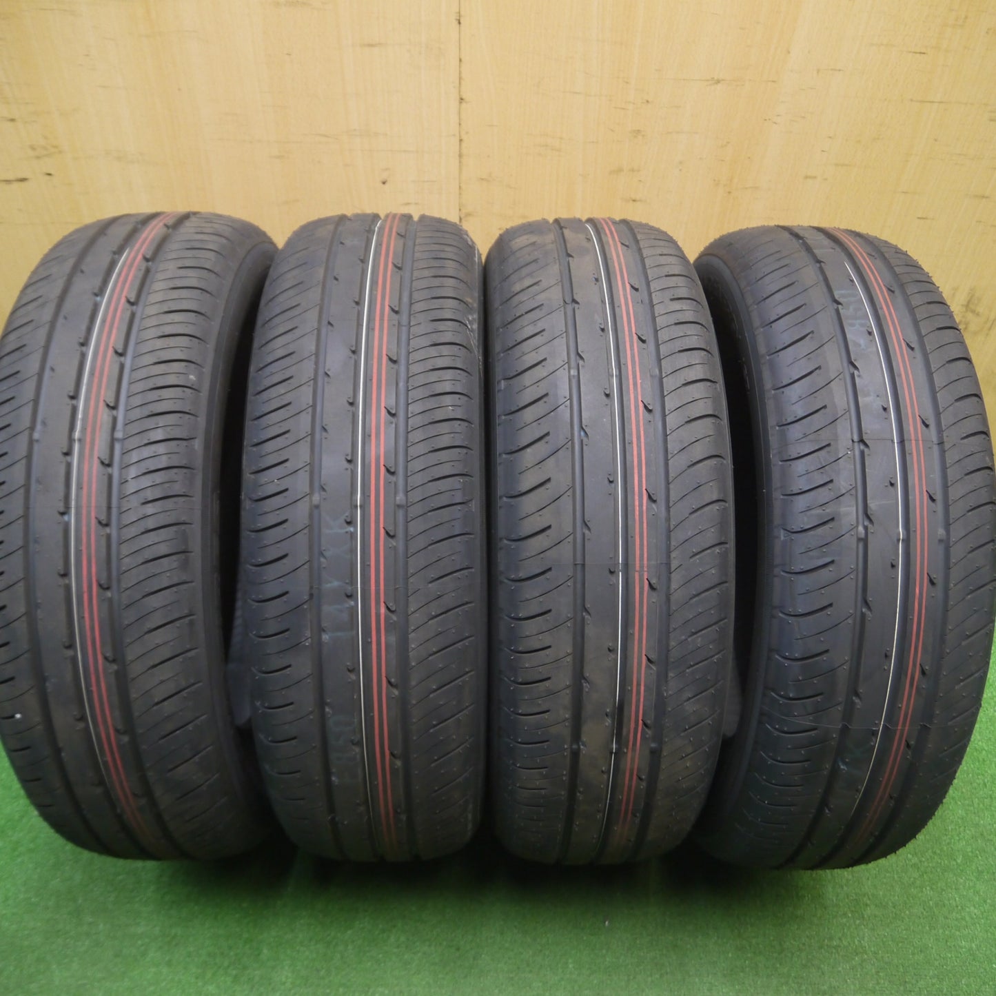 [送料無料] 新車外し！24年★185/65R15 トーヨー ナノエナジー J67 タイヤ 15インチ アクア フリード デミオ 等★4120404Hノタ