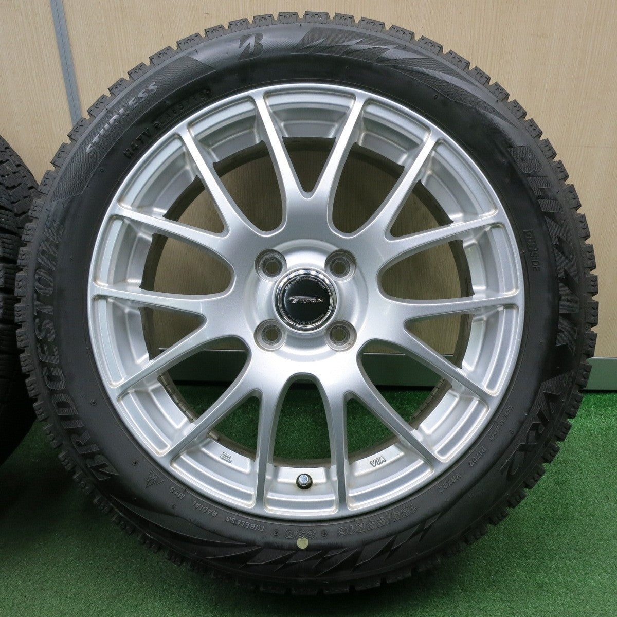 *送料無料* キレイ★スタッドレス 185/55R16 ブリヂストン ブリザック VRX2 TOPRUN トップラン 16インチ PCD100/4H★4052101NJス