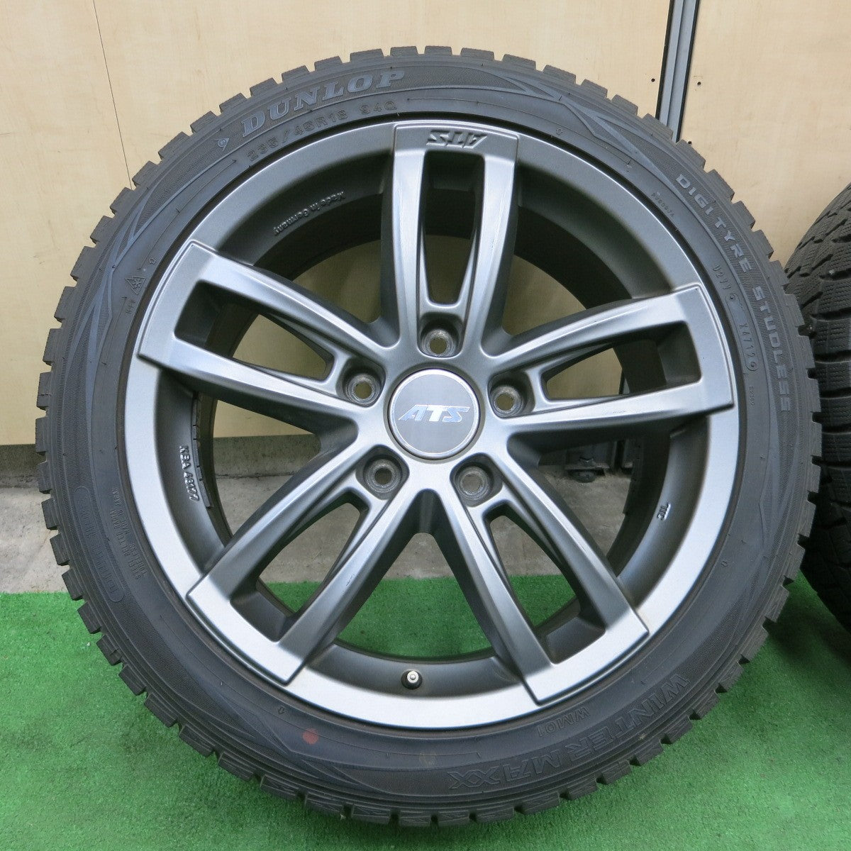 *送料無料* バリ溝！9分★ポルシェ 等 ATS 235/45R18 スタッドレス ダンロップ ウインターマックス WM01 18インチ  PCD130/5H★4061801ナス