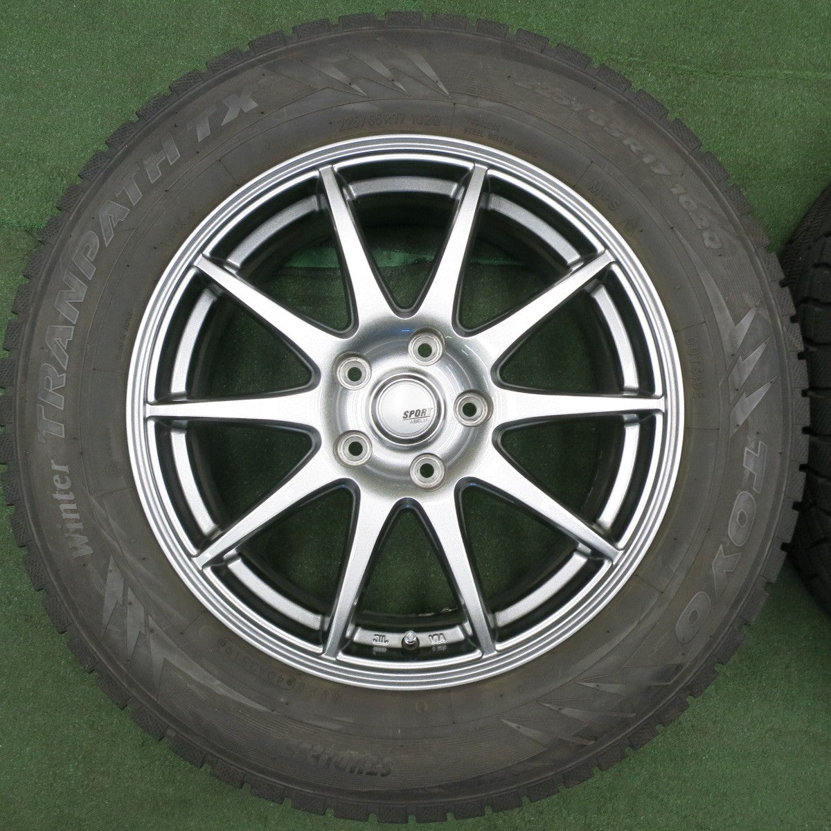 *送料無料* バリ溝！キレイ！9.5分★スタッドレス 225/65R17 トーヨー ウインター トランパス TX SPORT ABELIA 17インチ PCD114.3/5H★4051401NJス