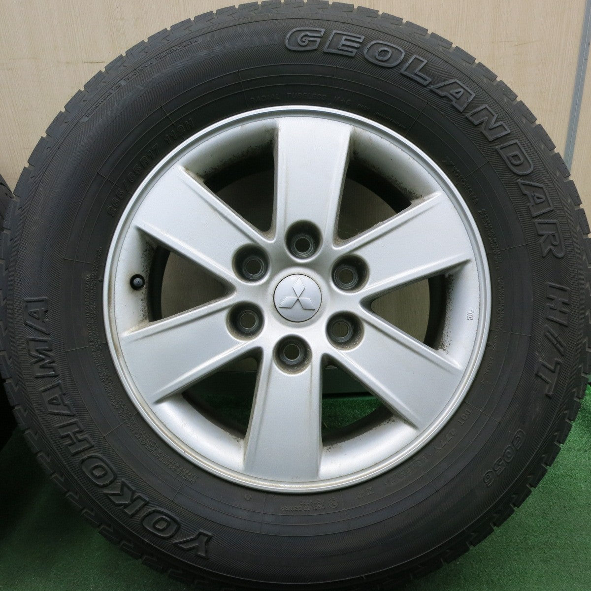 *送料無料* バリ溝！9.5分★三菱 パジェロ 純正 265/65R17 ヨコハマ ジオランダー H/T G056 17インチ PCD139.7/6H★4070307HAノ