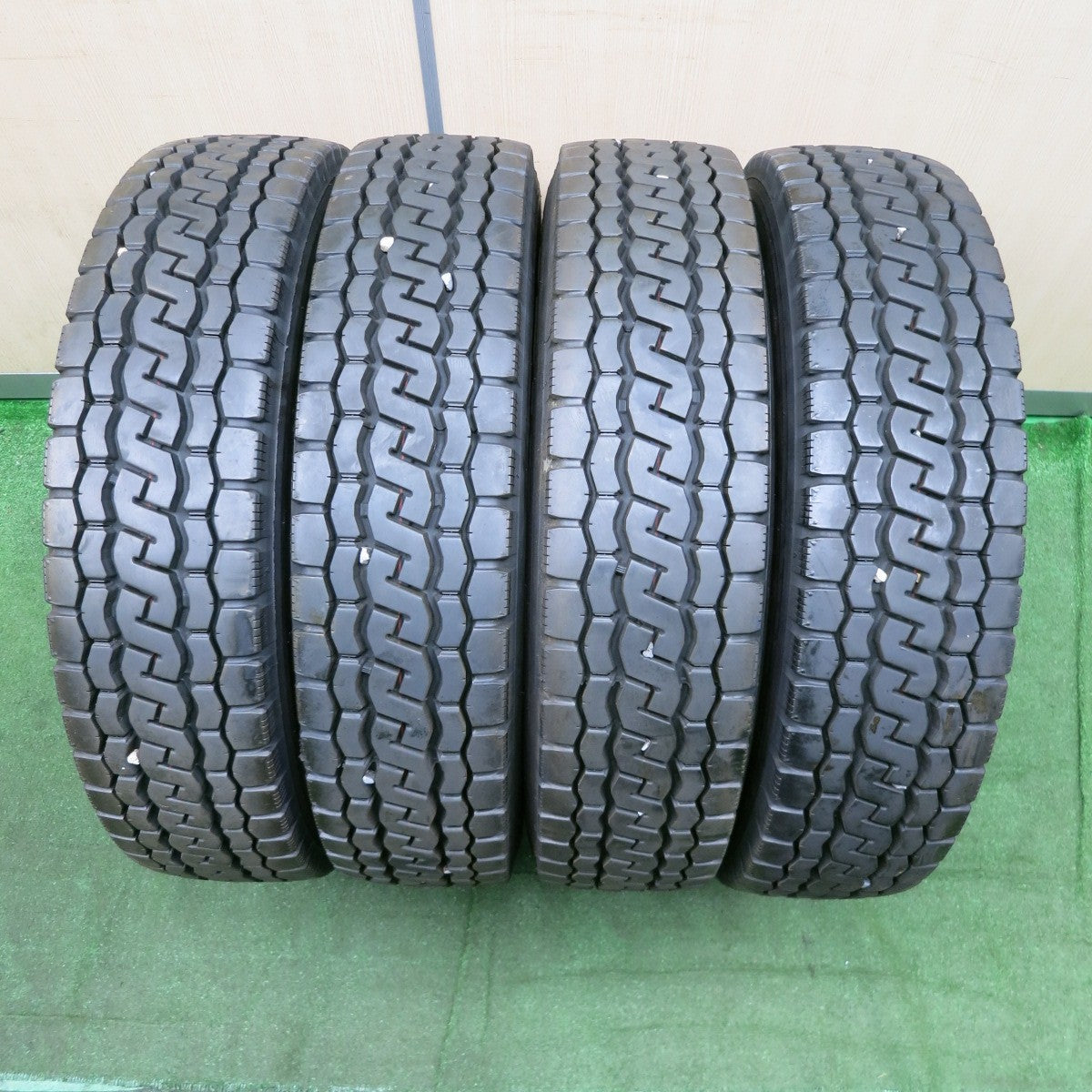 *送料無料* バリ溝！20年！9.5分★トラック タイヤ 195/85R16 114/112N ブリヂストン エコピア M812 ミックス オールシーズン 16インチ★4071309NJスタ