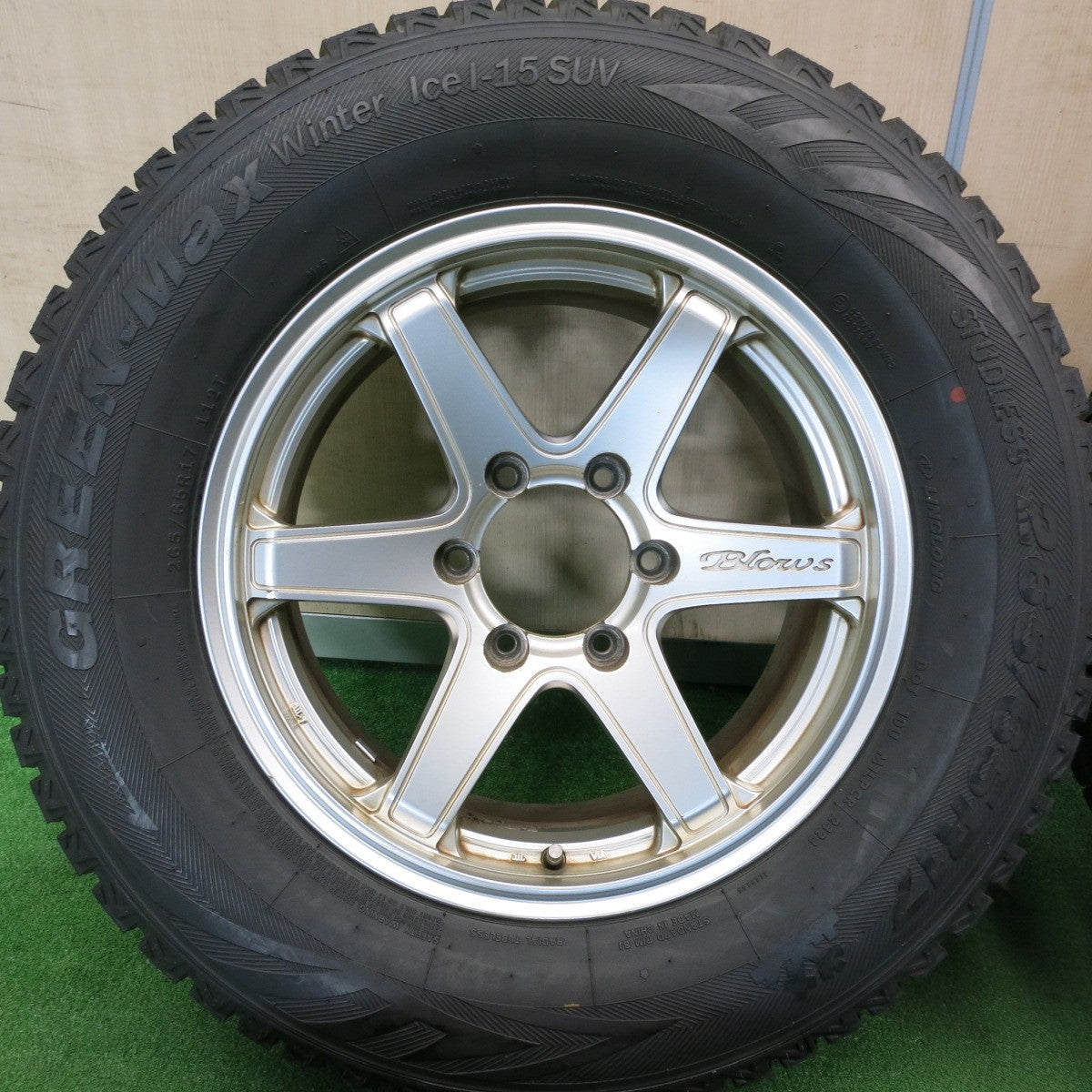 [送料無料] 超バリ溝！23年！ほぼ10分★スタッドレス 265/65R17 グリーンマックス  ウィンターアイス I-15 SUV Blows 17インチ プラド 等 PCD139.7/6H★5012302TNス