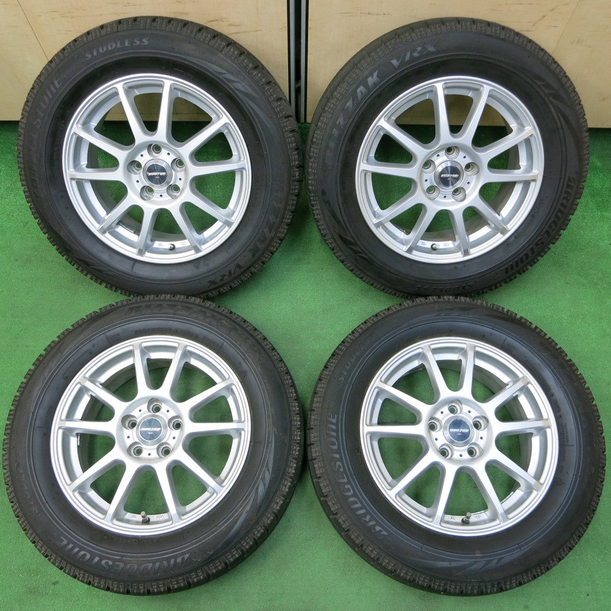 *送料無料* バリ溝！キレイ！9.5分以上★プリウス等 195/65R15 スタッドレス ブリヂストン ブリザック VRX BUSTER ROG 15インチ PCD100/5H★4051805イス