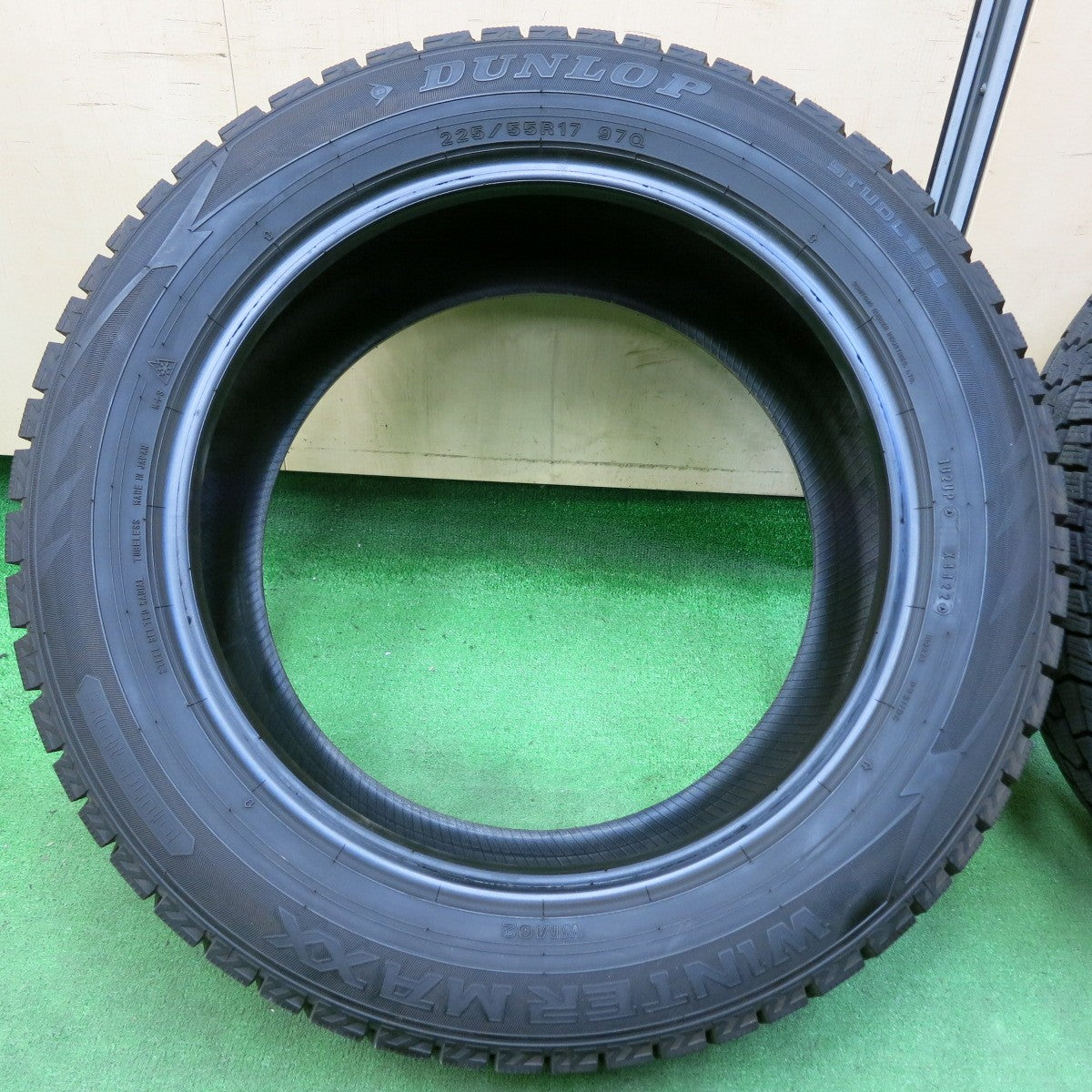 *送料無料* バリ溝！22年！9.5分★スタッドレス 225/55R17 ダンロップ ウインターマックス WM02 タイヤ 17インチ アルファード ヴェルファイア 等★4050601イスタ