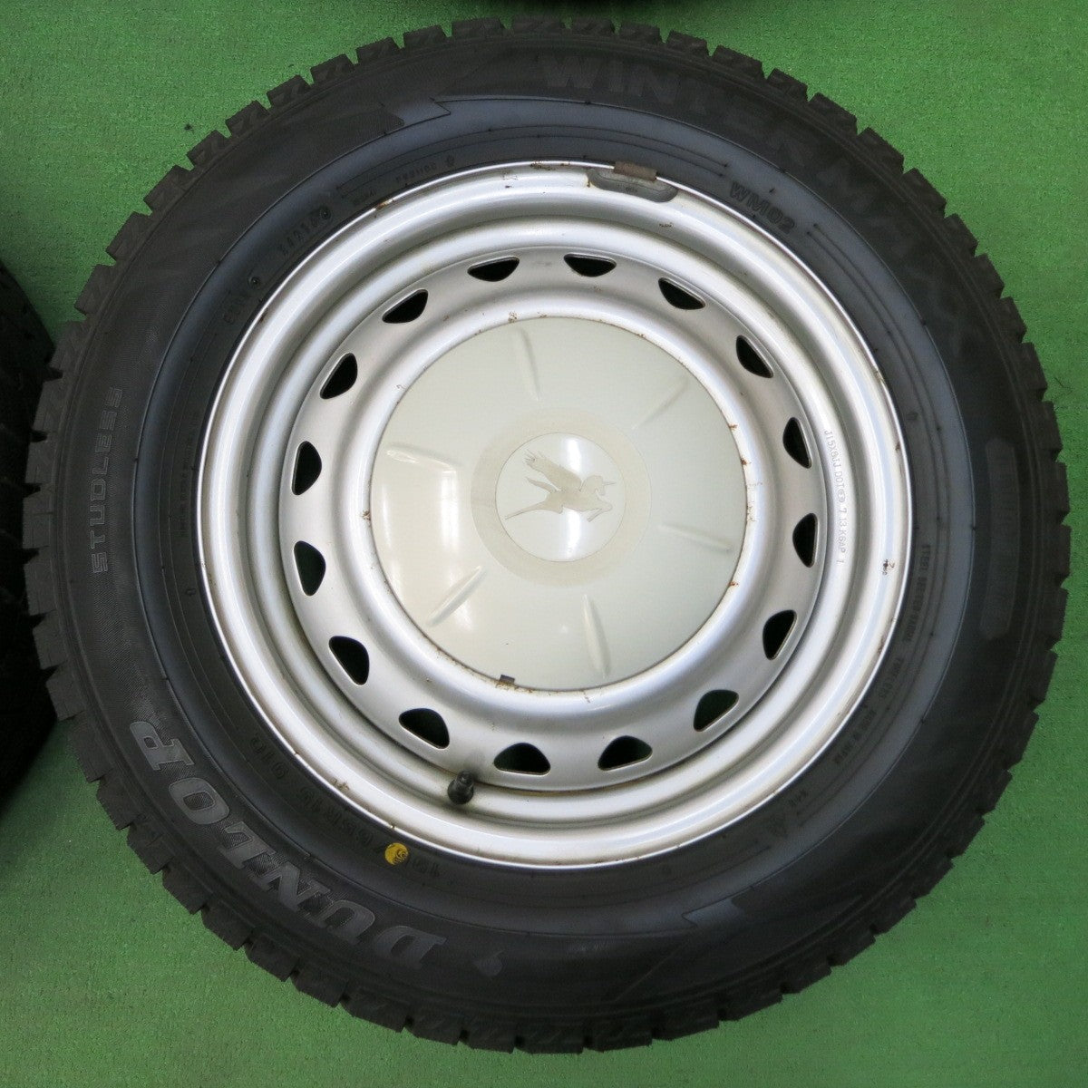 *送料無料* バリ溝！キレイ！9.5分以上★スタッドレス 195/65R15 ダンロップ ウインターマックス WM02 スチール 15インチ PCD100 114.3/4H マルチ★4050111イス