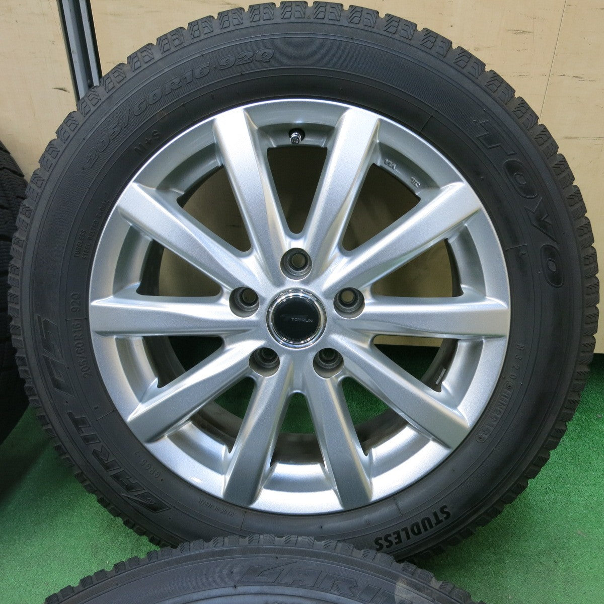 [送料無料] バリ溝！キレイ！9.5分★スタッドレス 205/60R16 トーヨー ガリット G5 TOPRUN トップラン 16インチ PCD114.3/5H★4102308SYス