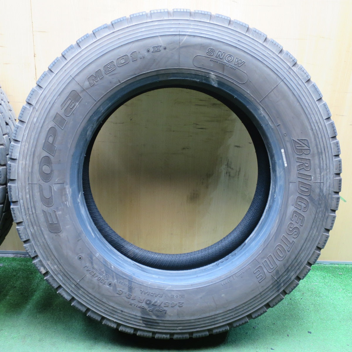 *送料無料* バリ溝！23年！9分★トラック タイヤ 245/70R19.5 136/134J ブリヂストン エコピア M801 Ⅱ ミックス オールシーズン 19.5インチ★4031506KKスタ