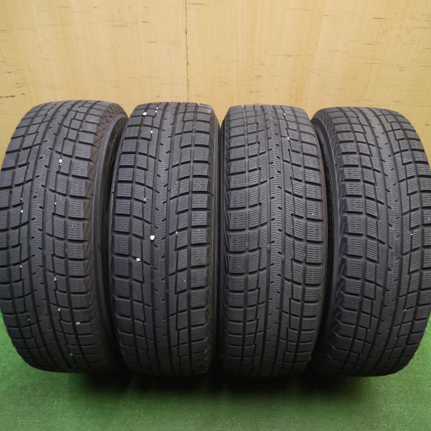 [送料無料] バリ溝！23年！キレイ！9.5分以上★プリウス 等 195/65R15 スタッドレス ヨコハマ アイスガード iG52C SCHNEIDER ATECH シュナイダー 15インチ PCD100/5H★5010608Hス