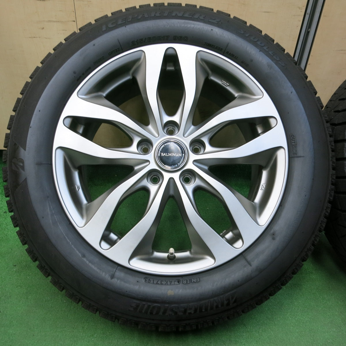 *送料無料* バリ溝！キレイ！9.5分★スタッドレス 215/60R17 ブリヂストン アイスパートナー2 BALMINUM バルミナ 17インチ PCD114.3/5H★4052003イス