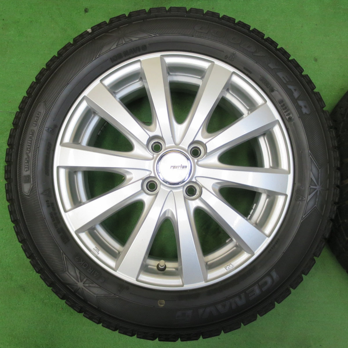 *送料無料* バリ溝！キレイ！9分★スタッドレス 185/60R15 グッドイヤー アイスナビ6 ravrion RS01 ラブリオン 15インチ PCD100/4H★4072703イス