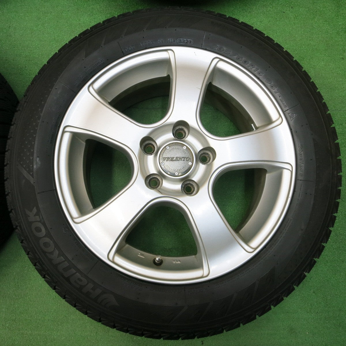 *送料無料* バリ溝！21年！9.5分★スタッドレス 205/60R16 ハンコック ウインターアイセプト IZ2A VIOLENTO ヴィオレント 16インチ PCD114.3/5H★4032606イス