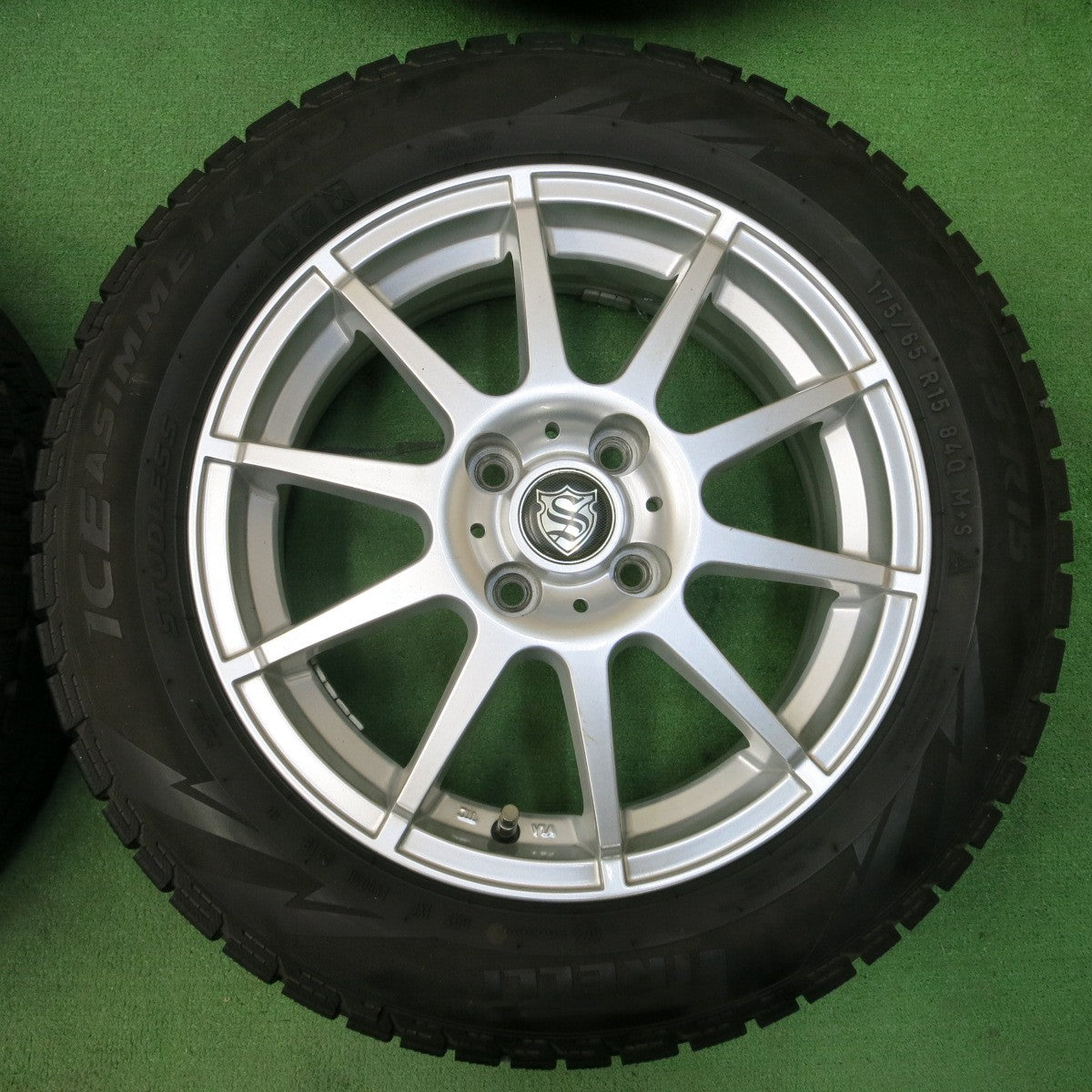 *送料無料* バリ溝！キレイ！8.5分★スタッドレス 175/65R15 ピレリ アイスアシンメトリコ プラス 社外 アルミ 15インチ PCD100/4H★4042801イス