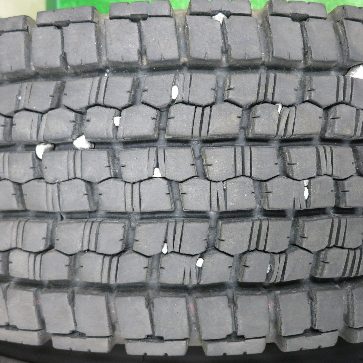 *送料無料* バリ溝！23年！8.5分★トラック タイヤ 225/90R17.5 127/125L スタッドレス ブリヂストン W999 17.5インチ★4080704HAスタ