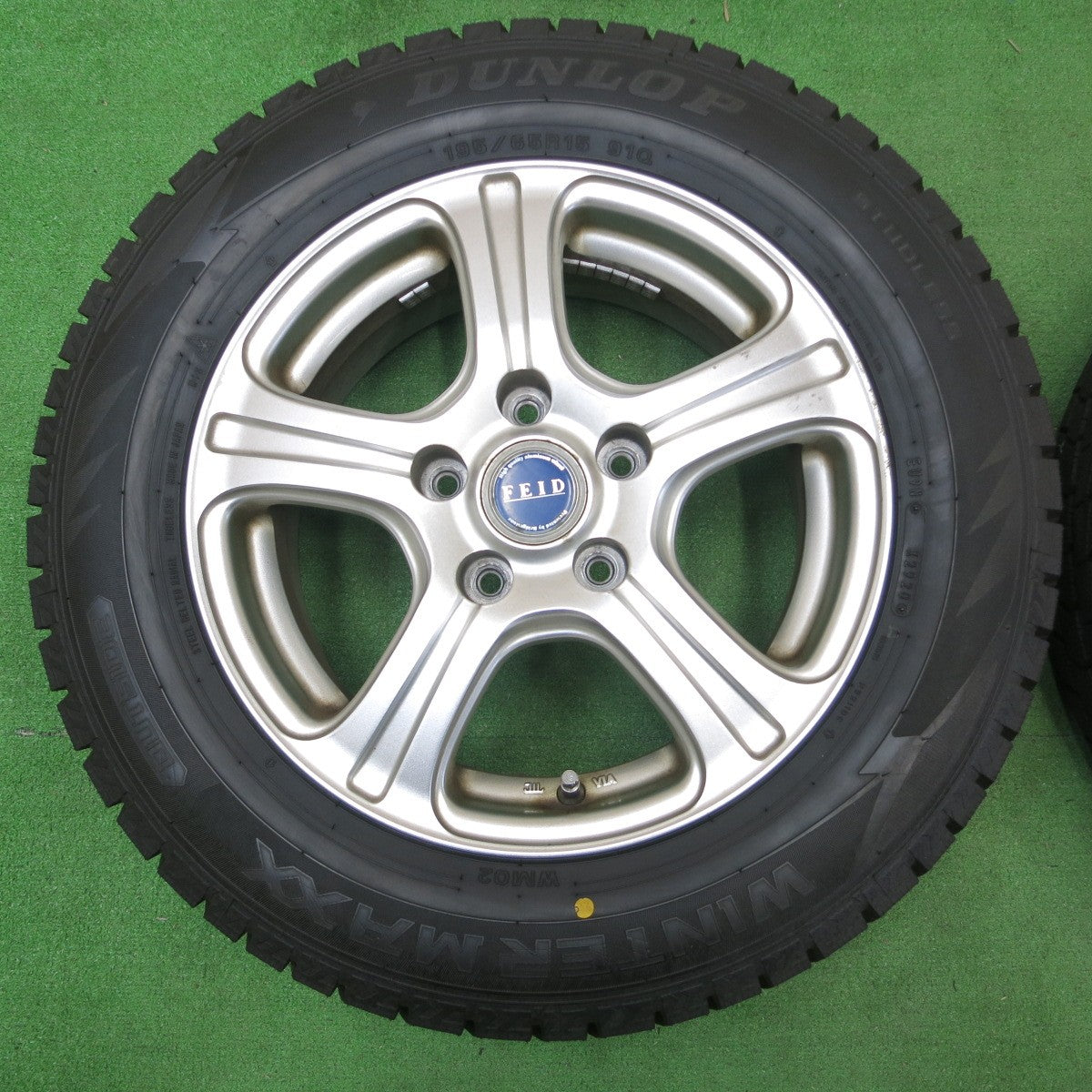 *送料無料* バリ溝！20年！9.5分★スタッドレス 195/65R15 ダンロップ ウインターマックス WM02 FEID 15インチ PCD114.3/5H★4062801ナス