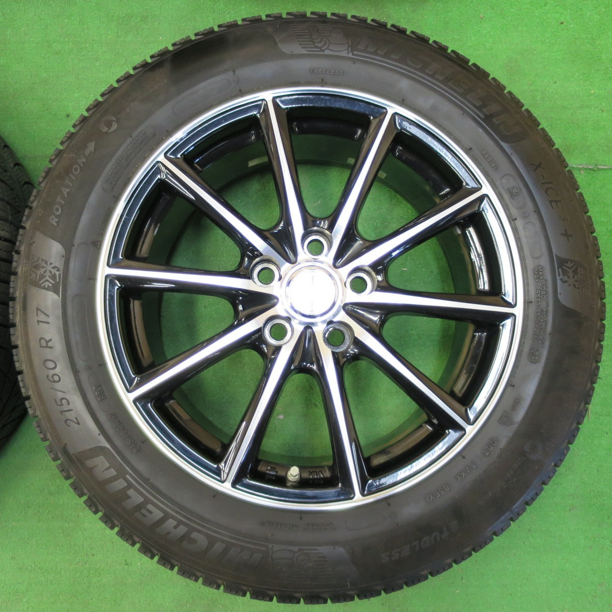 *送料無料* バリ溝！9.5分★スタッドレス 215/60R17 ミシュラン X-ICE3+ ECO FORME エコフォルム 17インチ PCD114.3/5H★4060410イス