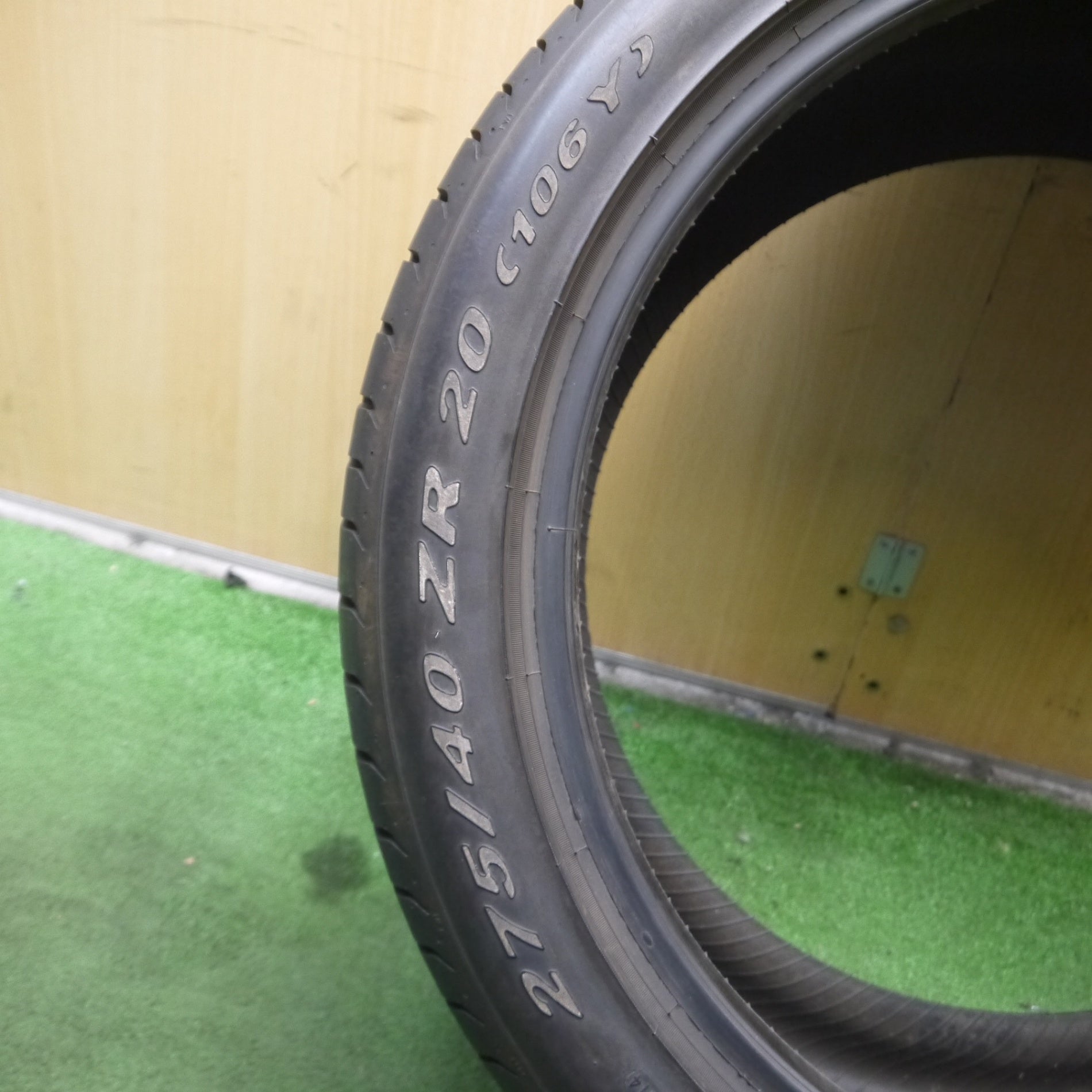 *送料無料* バリ溝！9.5分★275/40R20 ピレリ PZERO Pゼロ ホワイトレター タイヤ 20インチ BMW 等★4073106Hノタ