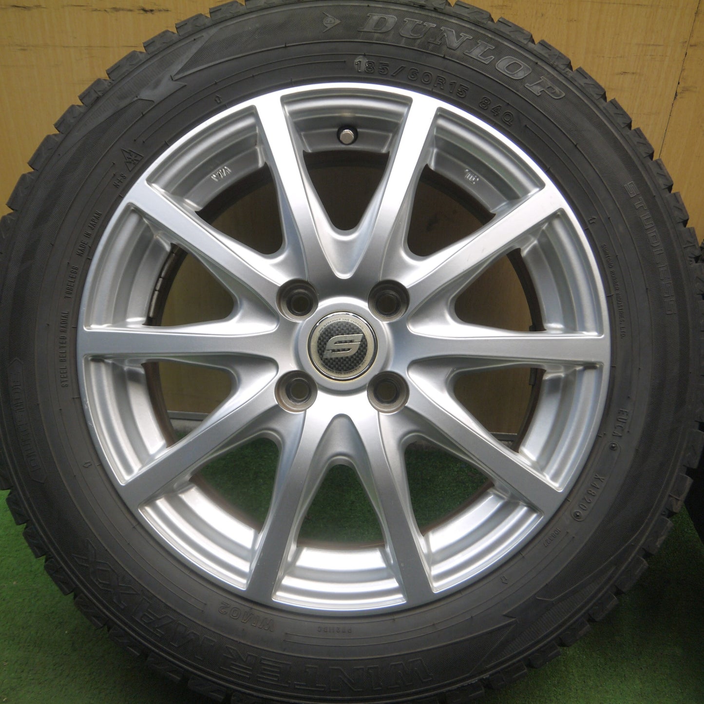 *送料無料* バリ溝！20年！9.5分★スタッドレス 185/60R15 ダンロップ ウインターマックス WM02 STRANGER ストレンジャー 15インチ PCD100/4H★4072202Hス