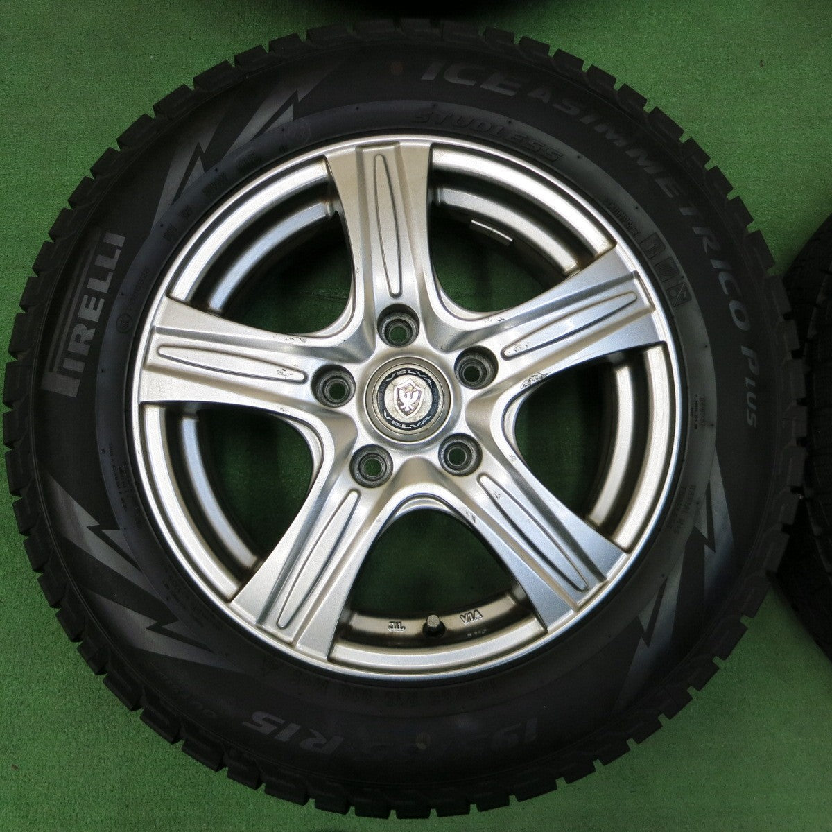 *送料無料* バリ溝！キレイ！9.5分以上★スタッドレス 195/65R15 ピレリ アイスアシンメトリコ プラス VELVA ヴェルヴァ 15インチ PCD114.3/5H★4051705イス