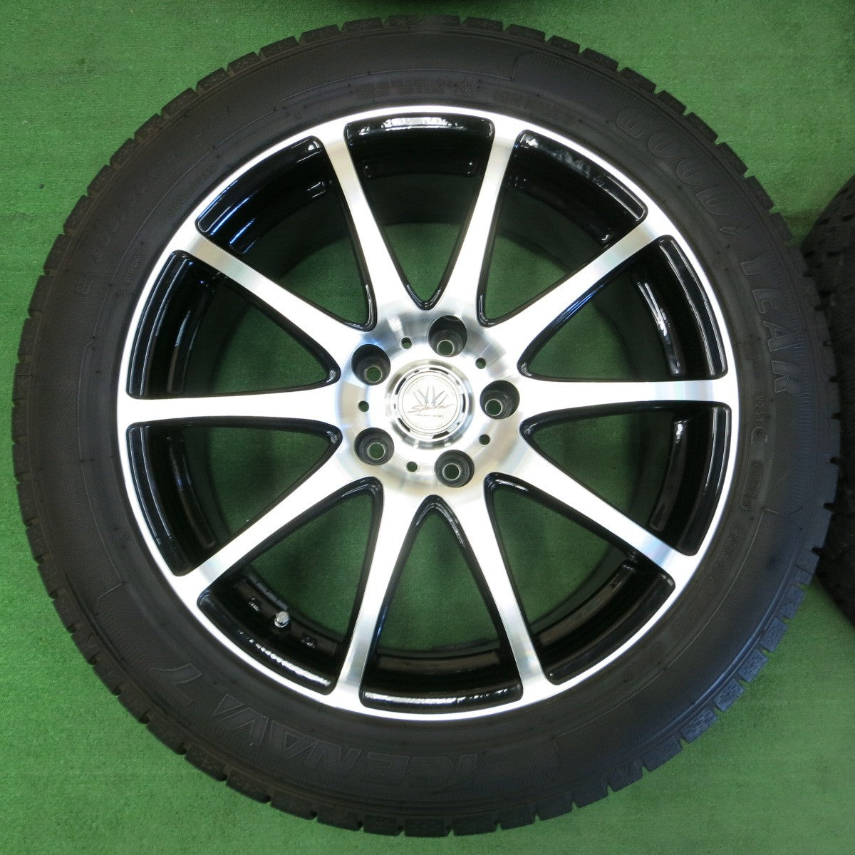 *送料無料* バリ溝！21年！キレイ！9.5分★LOXARNY SPORT BADX 235/50R18 スタッドレス グッドイヤー アイスナビ7 ロクサーニ PCD114.3/5H★4052011イス