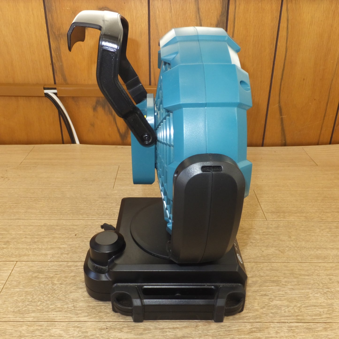 [送料無料] ★マキタ makita 充電式ファン CF102D 14.4V/18V 1A　ACアダプタ K25V120150J　セット　バッテリ なし★