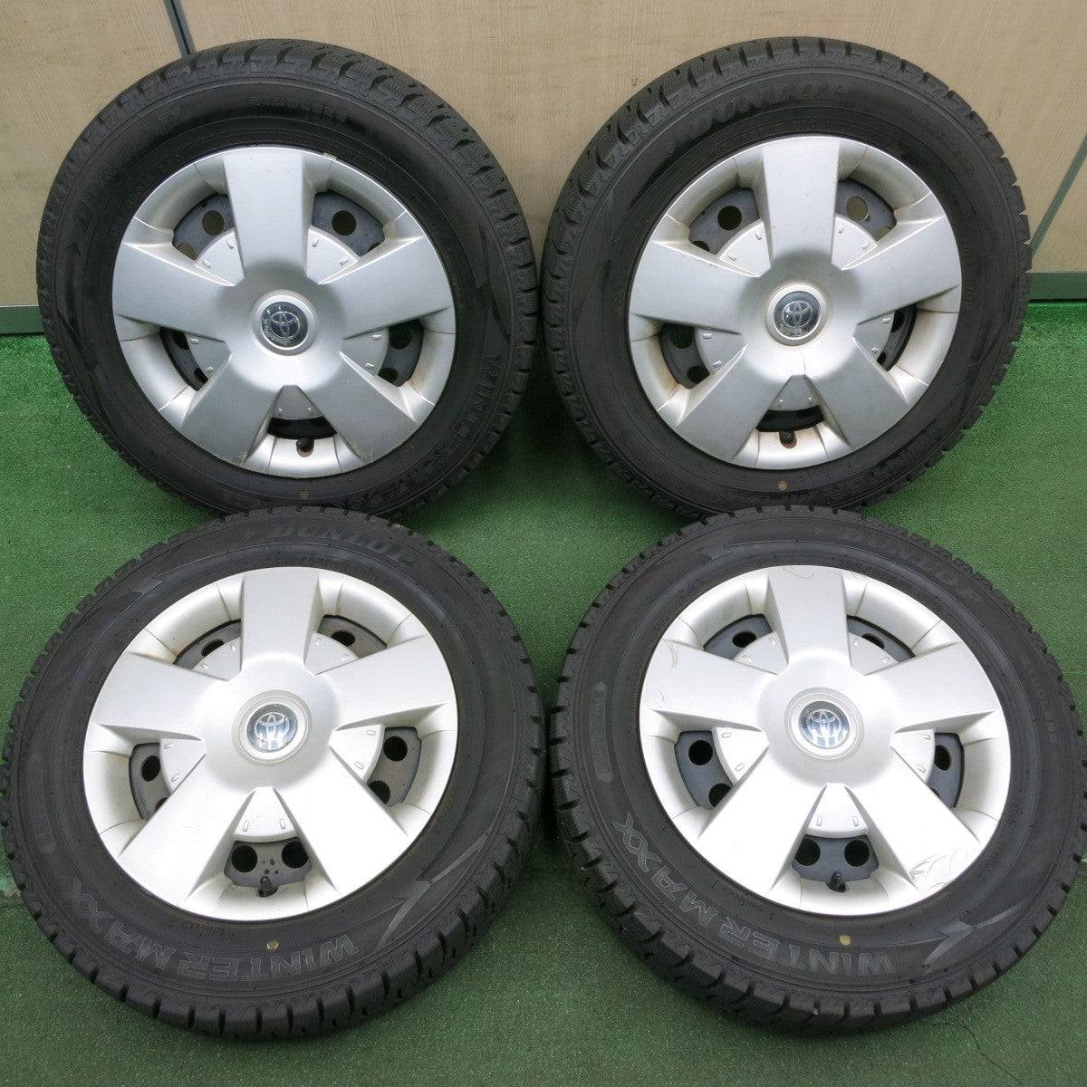 *送料無料* バリ溝！22年！9.5分★トヨタ イスト 純正 スチール 185/65R15 スタッドレス ダンロップ ウインターマックス WM02 15インチ PCD100/4H★4052502HAス