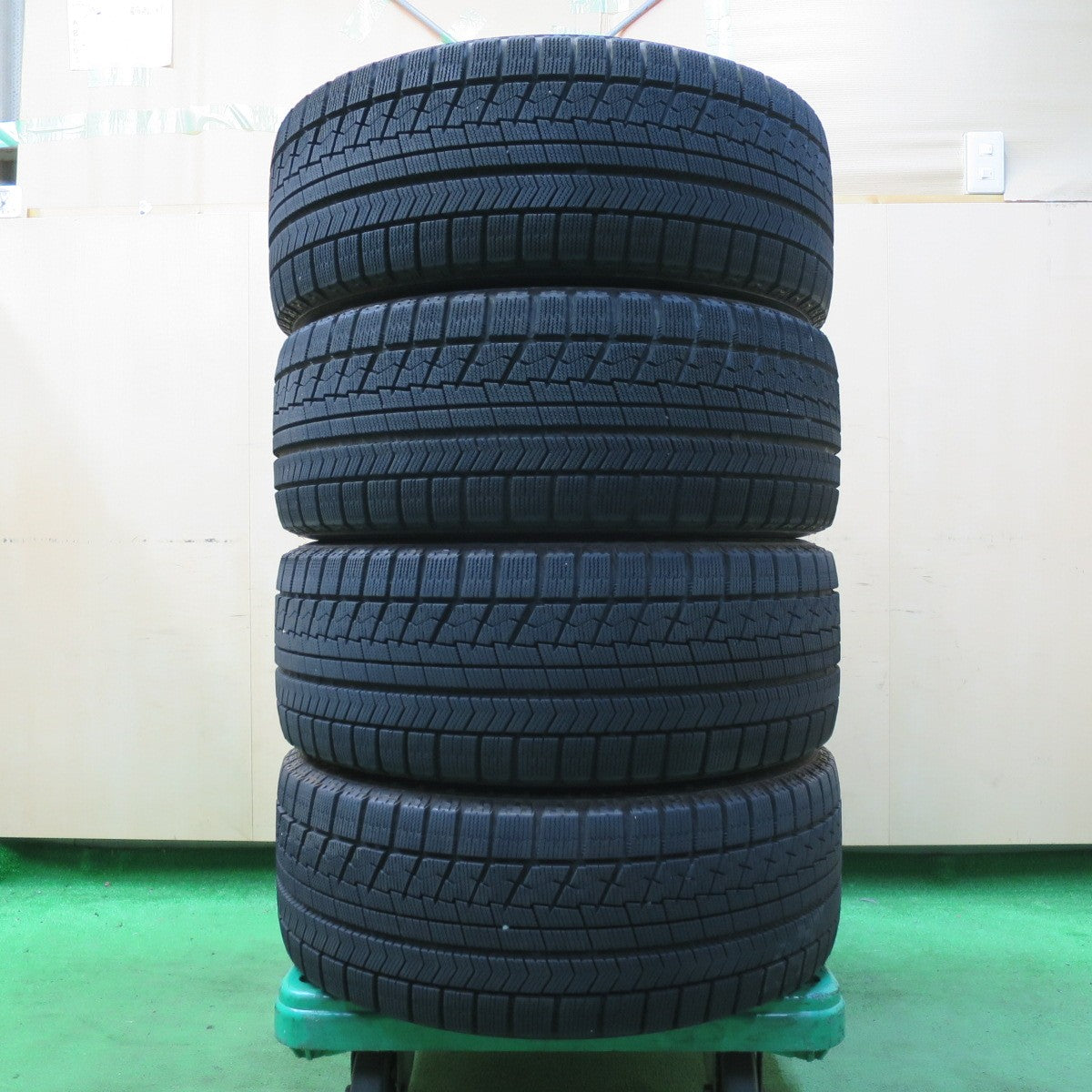 *送料無料* バリ溝！キレイ！9.5分★BMW 等 AGA Welt ヴェルト 225/50R17 スタッドレス ブリヂストン ブリザック VRX 17インチ PCD120/5H★4080502イス