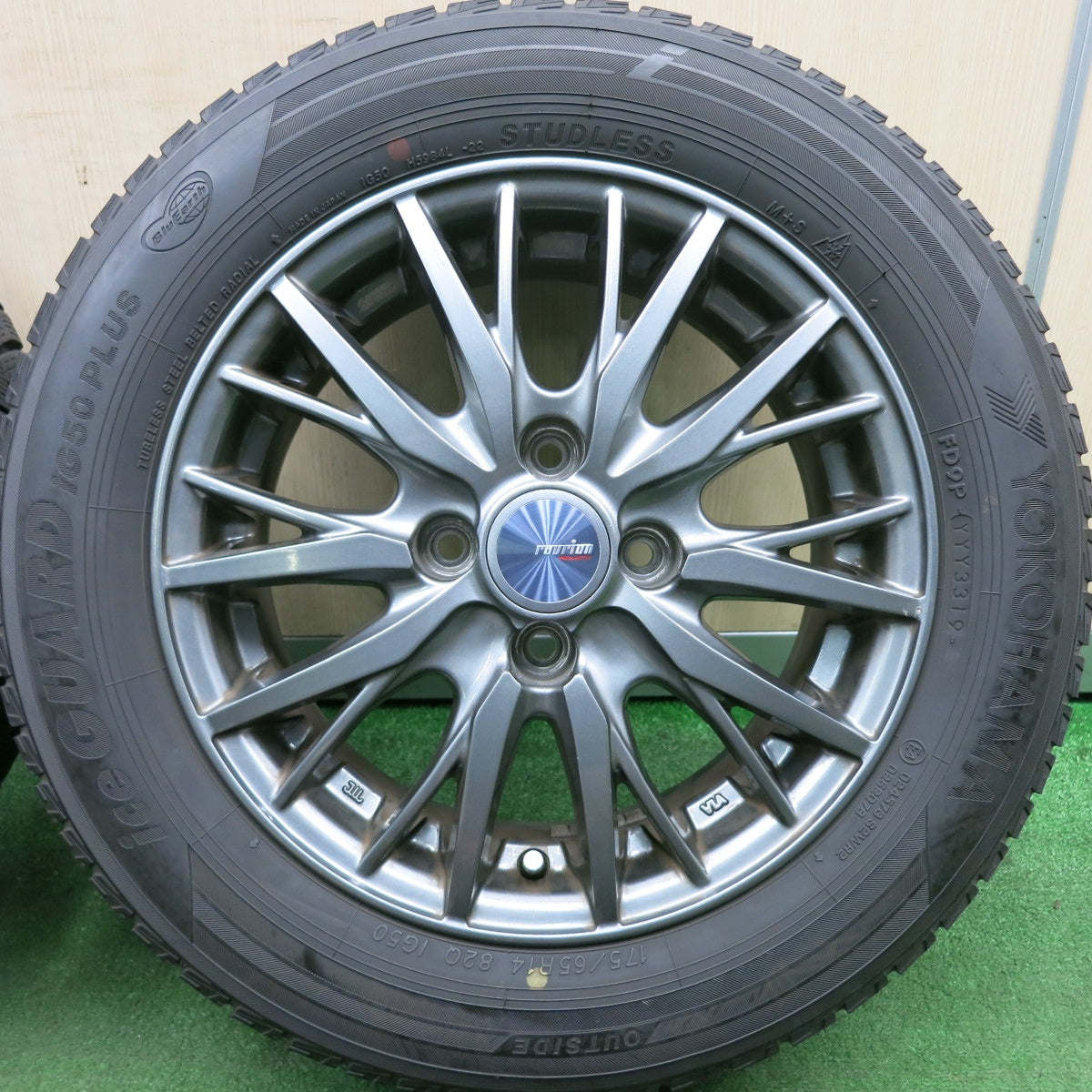 *送料無料* バリ溝！9.5分★スタッドレス 175/65R14 ヨコハマ アイスガード iG50 プラス ravrion RM01 ラブリオン PCD100/4H★4051307HAス