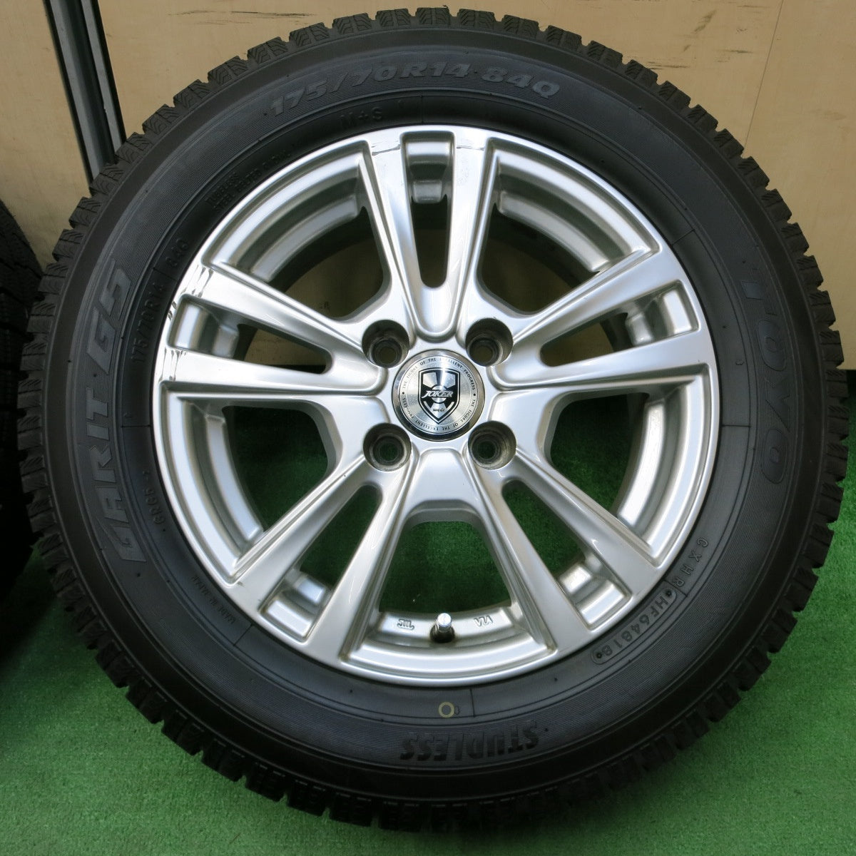 *送料無料* 超バリ溝！ほぼ10分★スタッドレス 175/70R14 トーヨー ガリット G5 JOKER weds ジョーカー 14インチ PCD100/4H★4051410イス