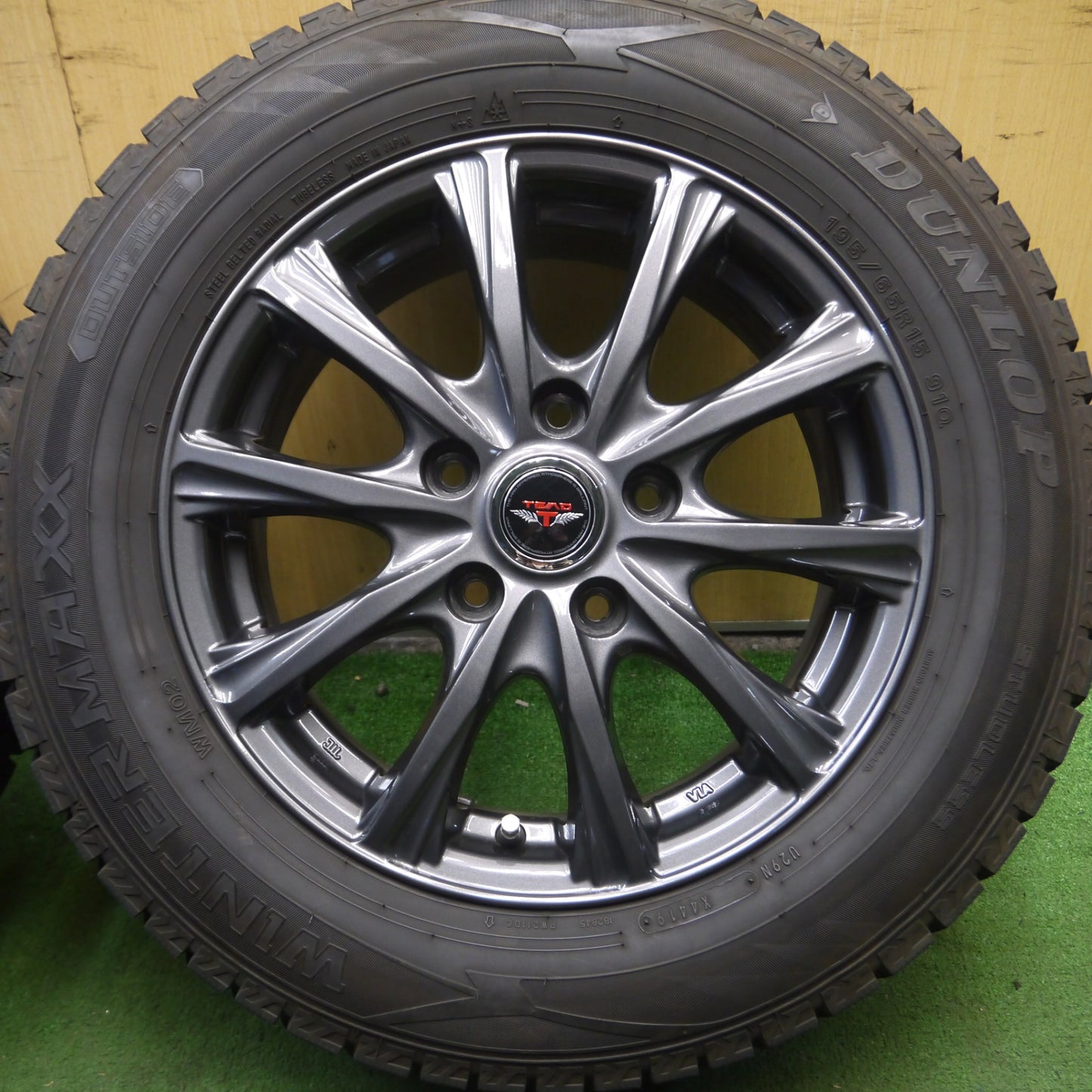 *送料無料* バリ溝！キレイ！9分★スタッドレス 195/65R15 ダンロップ ウインターマックス WM02 TEAD テッド 15インチ PCD114.3/5H★4040112Hス